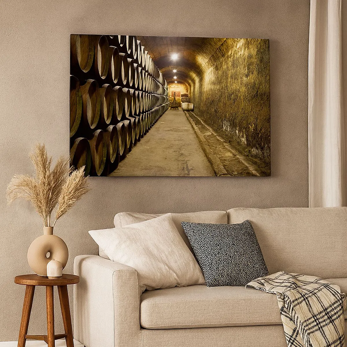 Impression sur toile - Image sur toile - Une cave avec des tonneaux de vin en bois disposés en rangées - 70x50cm - Qu'il est bon de s'allonger - Décoration murale moderne pour le salon et la chambre ARTTOR