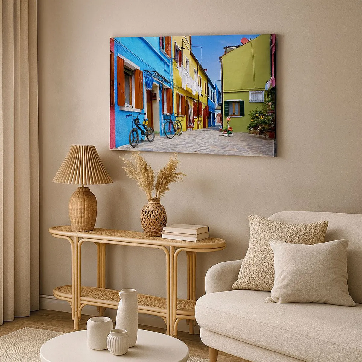 Obraz na płótnie - Kolorowa uliczka z rowerami wśród pastelowych budynków - 70x50cm - Pastelowy, słodki zaułek - Nowoczesna dekoracja ścienna do salonu i sypialni ARTTOR