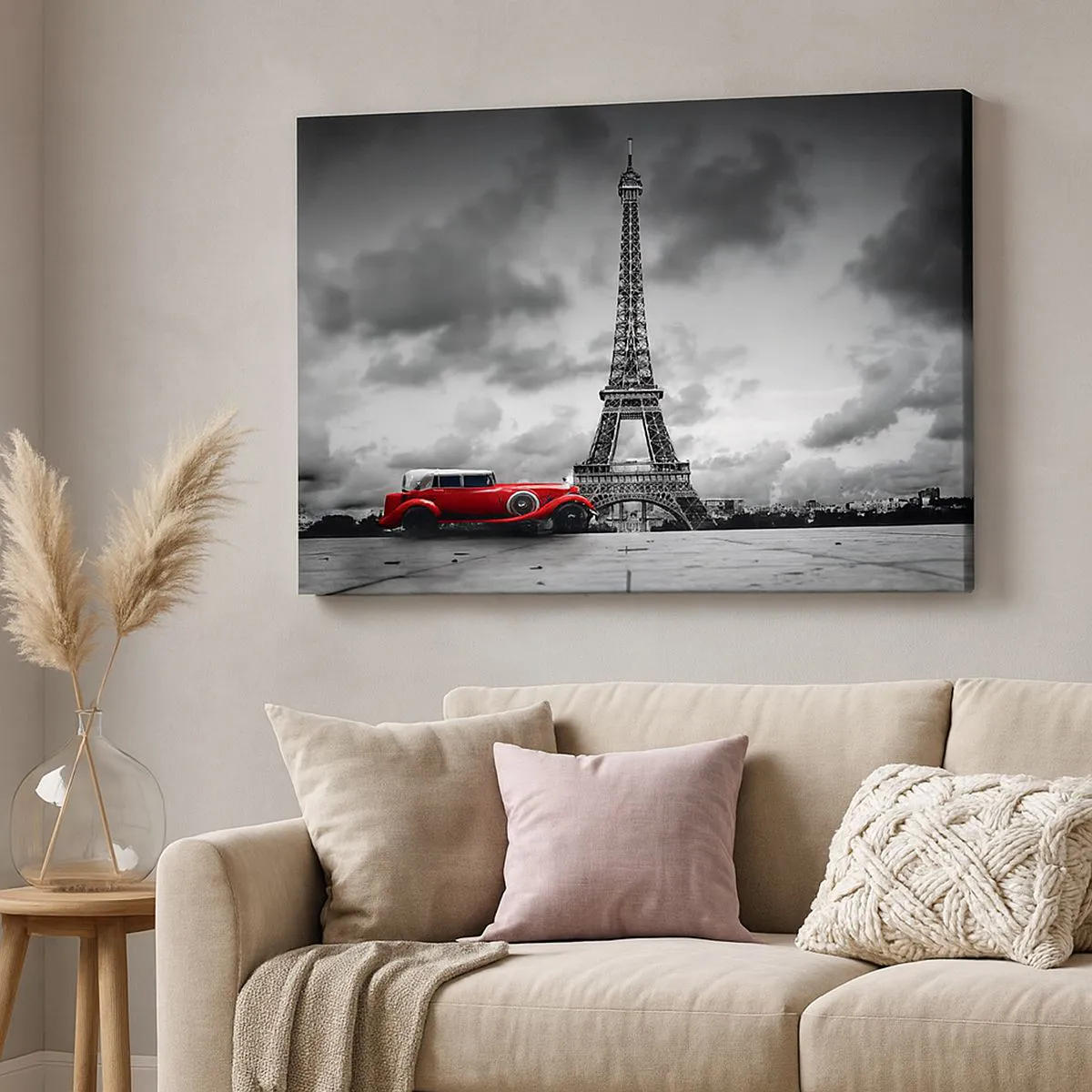 Bild auf Leinwand - Leinwandbild - Rotes Retro-Auto vor dem Eiffelturm in Schwarz und Weiß - 70x50cm - Vor nicht allzu langer Zeit in Paris - Moderne Wanddekoration für Wohnzimmer und Schlafzimmer ARTTOR