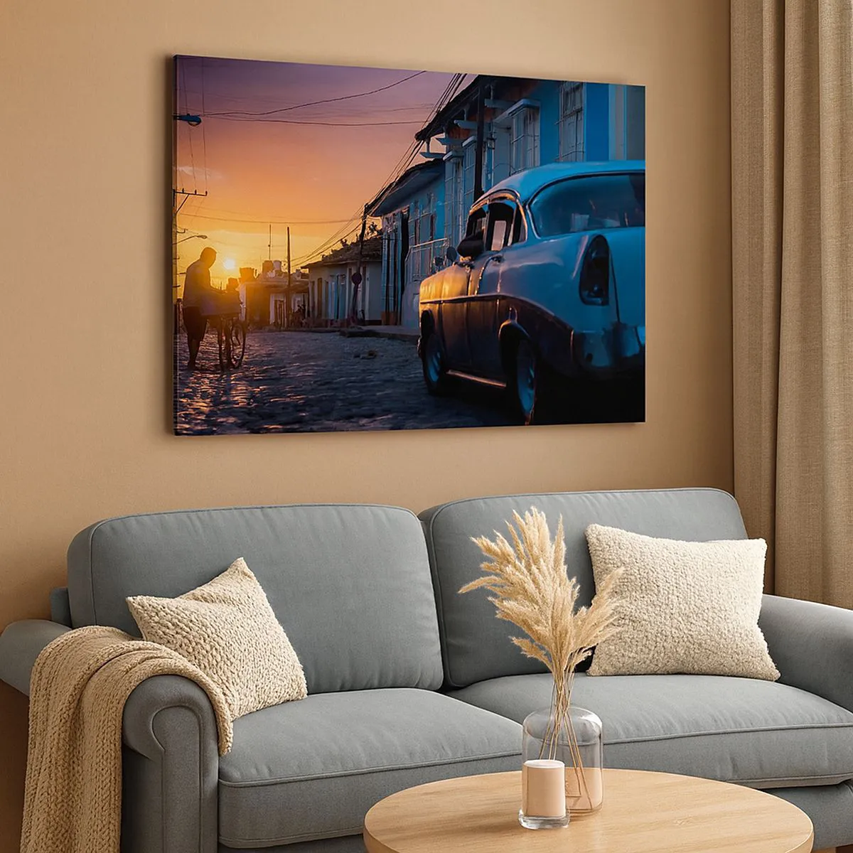 Vászonkép - Retro autó és bicikli az utcán a lenyugvó nap fényében - 70x50cm - Itt lassul az idő - Modern fali dekoráció nappalihoz és hálószobához ARTTOR