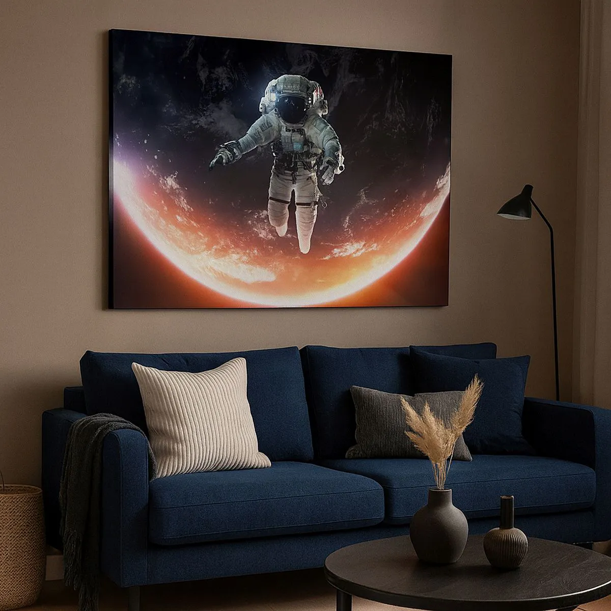 Tablou pe pânză Canvas - Un astronaut plutind deasupra unui Pământ luminat de soare - 70x50cm - Pot să mai stau un pic? - Decorațiune modernă pentru perete pentru living și dormitor ARTTOR