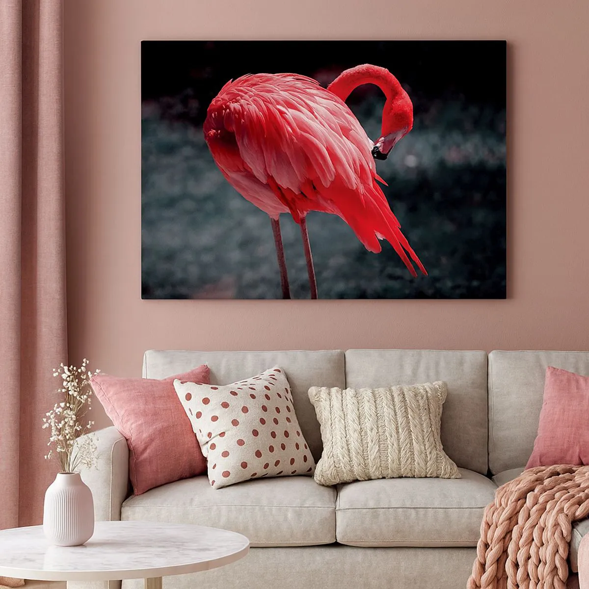 Lærredstryk - Billede på lærred - En lyserød flamingo på en mørkegrøn baggrund - 70x50cm - Et karmosinrødt naturdigt - Moderne vægdekoration til stue og soveværelse ARTTOR
