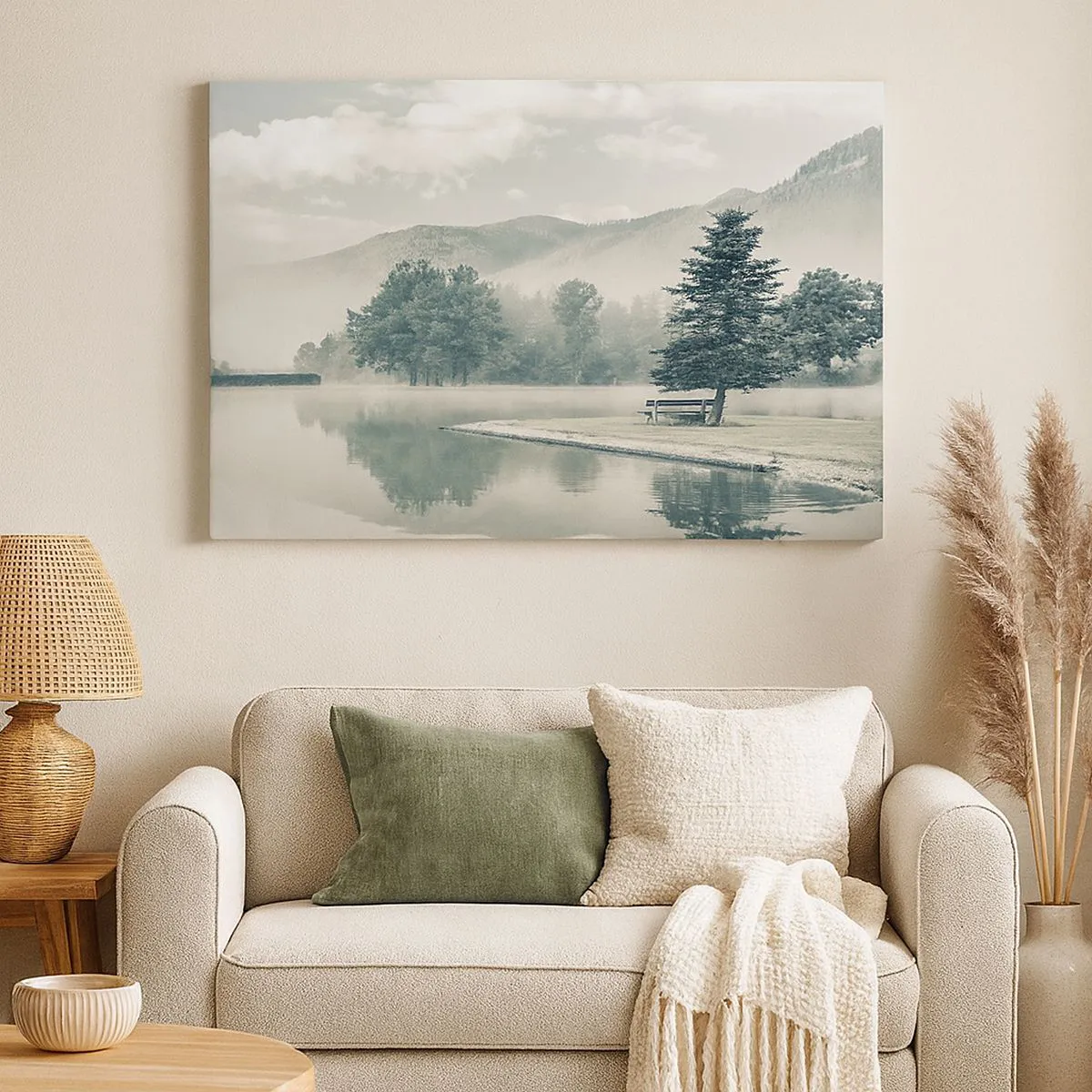 Canvastavla - Bild på duk - En pittoresk sjö med en bänk och dimma i bakgrunden - 70x50cm - Sjön sover fortfarande - Modern väggdekoration för vardagsrum och sovrum ARTTOR