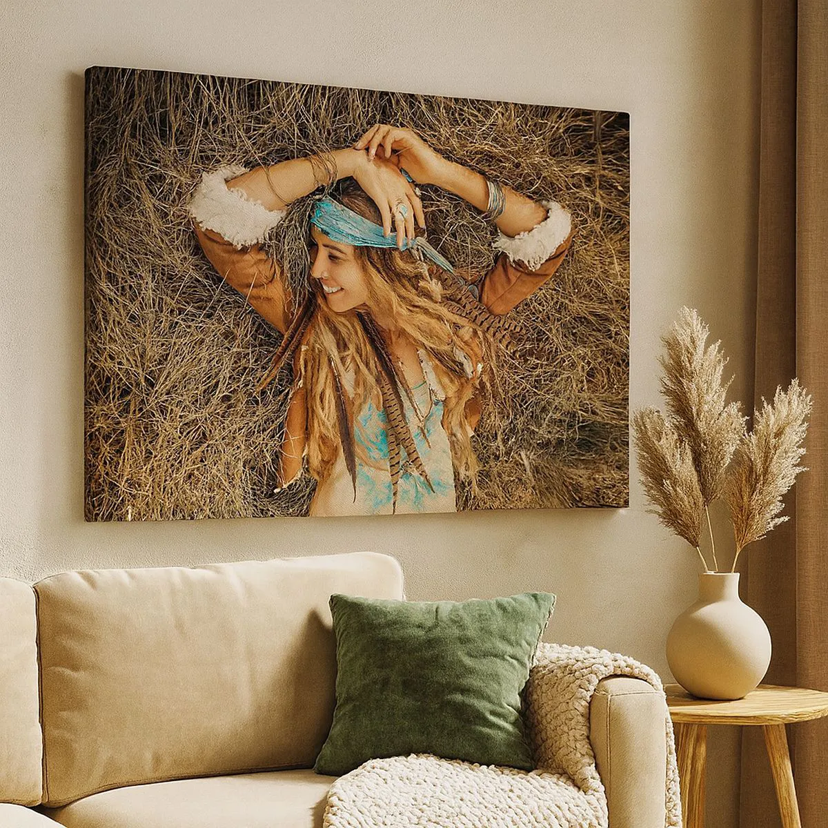 Tablou pe pânză Canvas - Femeie în stil boho întinsă pe fân - 70x50cm - În drum spre vara iubirii - Decorațiune modernă pentru perete pentru living și dormitor ARTTOR