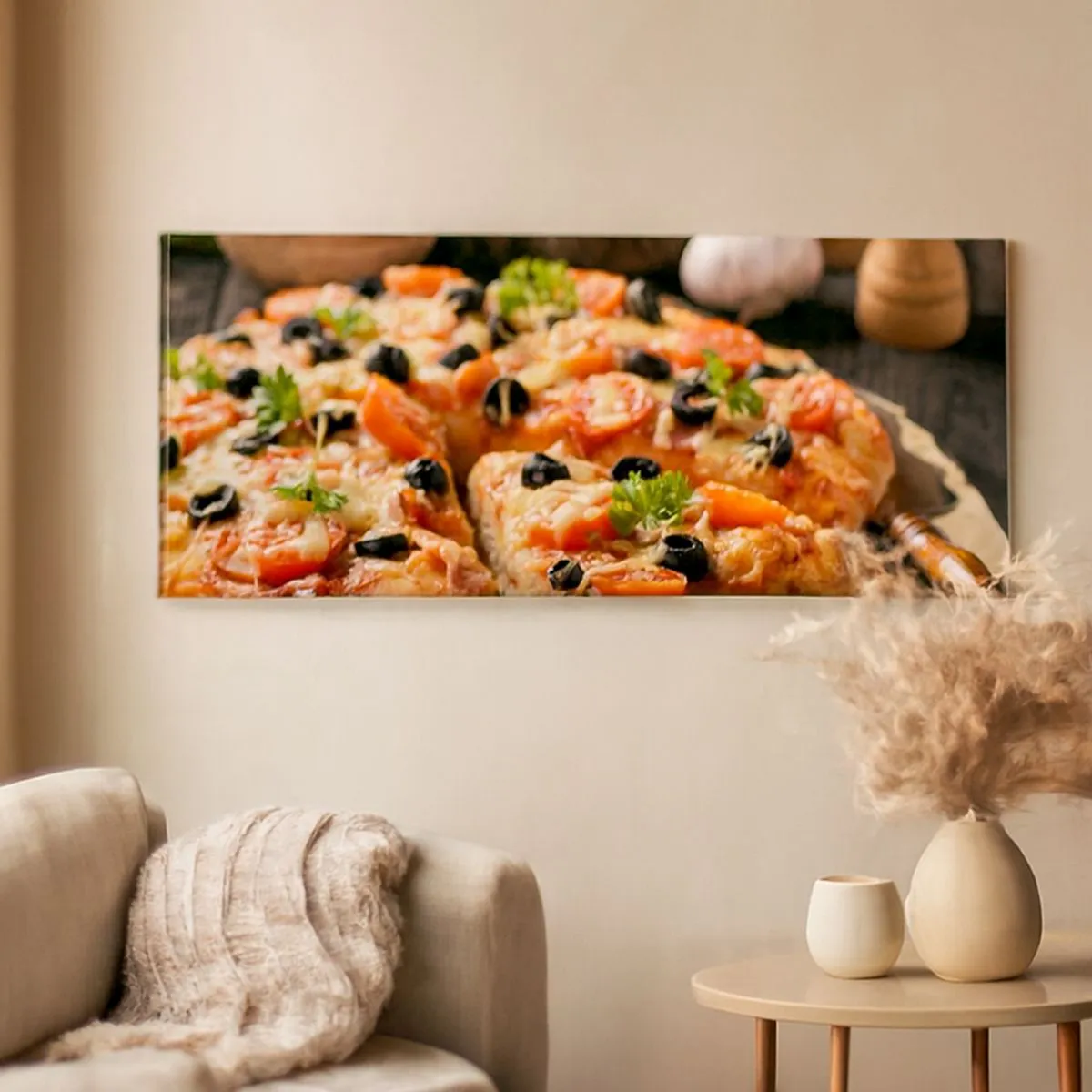 Cuadro sobre lienzo - Impresión de Imagen - Pizza con tomates, aceitunas y hierbas frescas en la mesa. - 140x50cm - Delicioso aroma - Decoración de pared moderna para salón y dormitorio ARTTOR