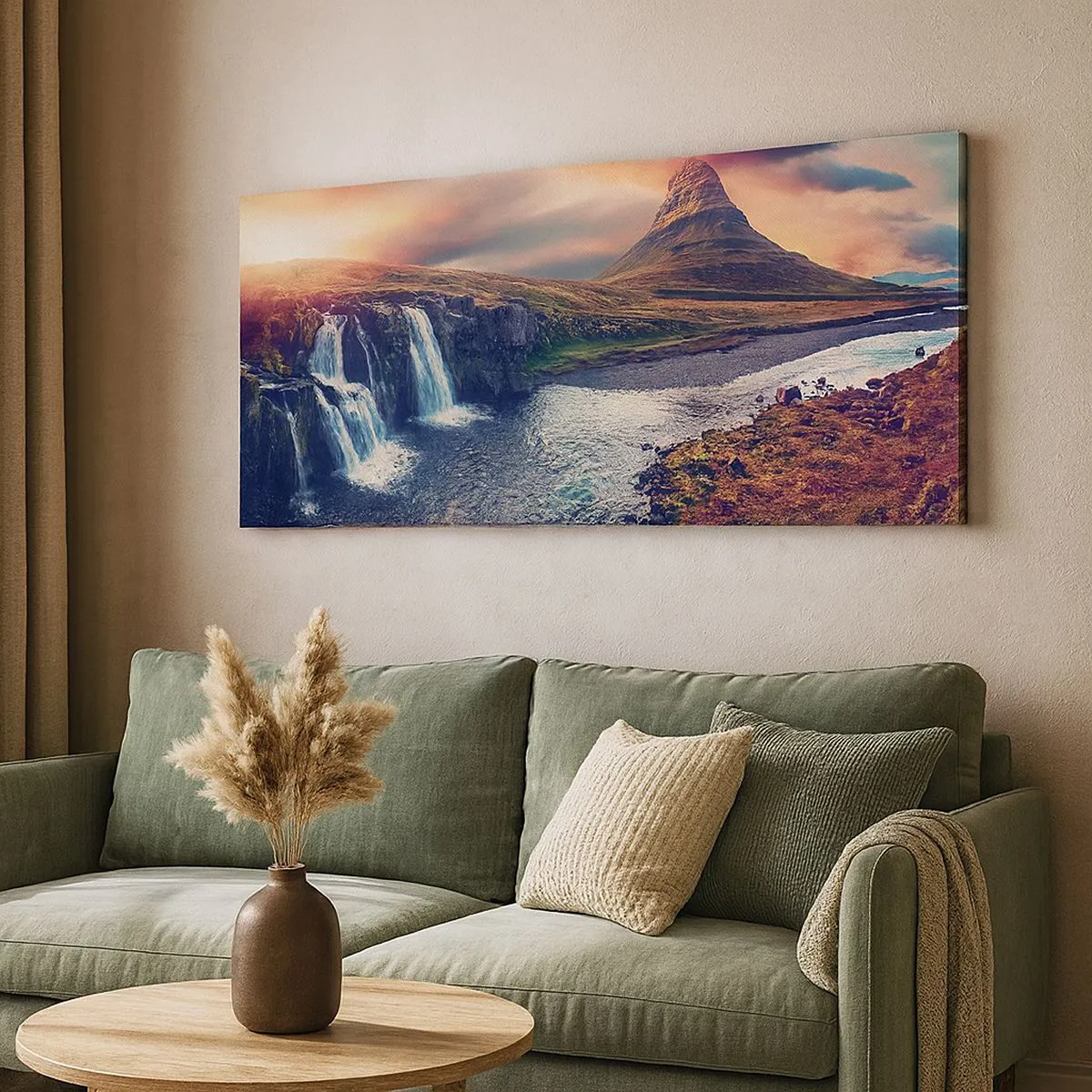 Impression sur toile - Image sur toile - Vue de la cascade et de la montagne à la lumière du soleil couchant - 140x50cm - Dans la majesté de la nature - Décoration murale moderne pour le salon et la chambre ARTTOR