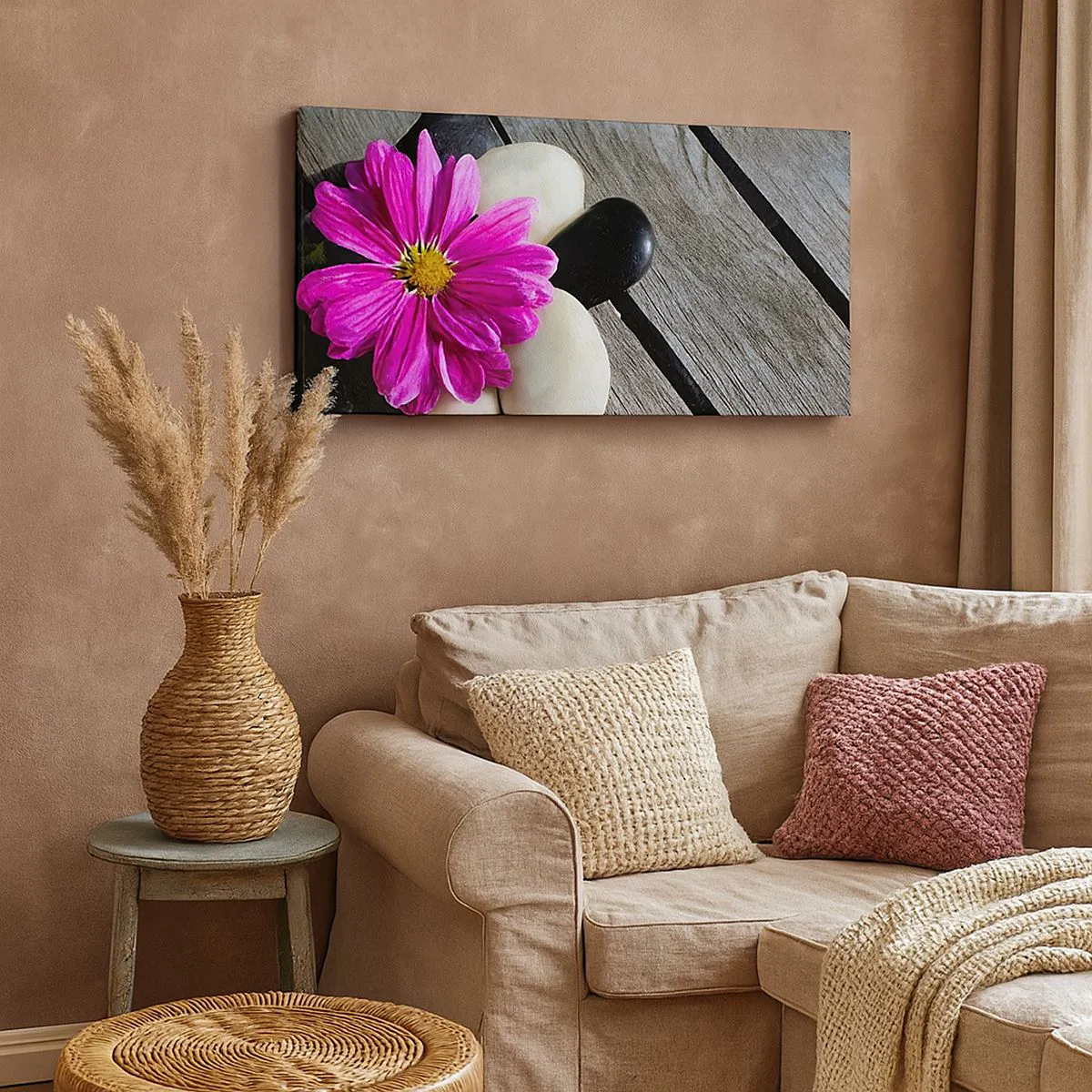 Cuadro sobre lienzo - Impresión de Imagen - Flor rosa sobre un fondo de tablas de madera con piedras. - 140x50cm - Descansando en el muelle - Decoración de pared moderna para salón y dormitorio ARTTOR