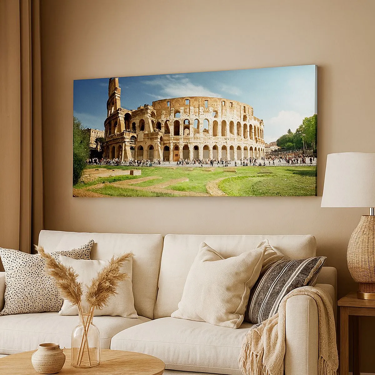 Bild auf Leinwand - Leinwandbild - Das Kolosseum in Rom, umgeben von Grün und blauem Himmel - 120x50cm - Wir können immer noch das Knallen der Waffe hören - Moderne Wanddekoration für Wohnzimmer und Schlafzimmer ARTTOR