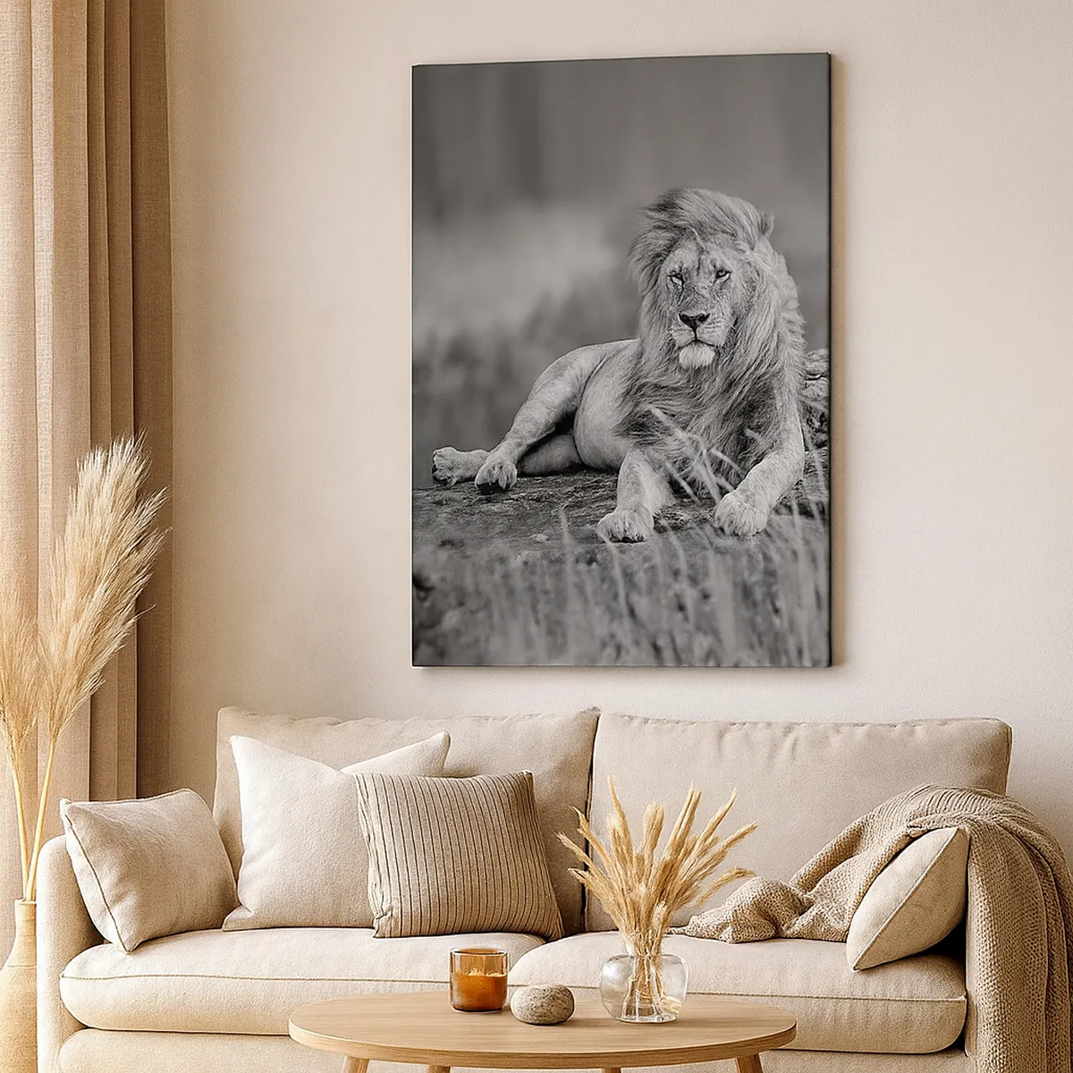 Bild auf Leinwand - Leinwandbild - Löwe ruht auf einem Felsen im monochromen Stil - 50x70cm - Königliche Siesta - Moderne Wanddekoration für Wohnzimmer und Schlafzimmer ARTTOR