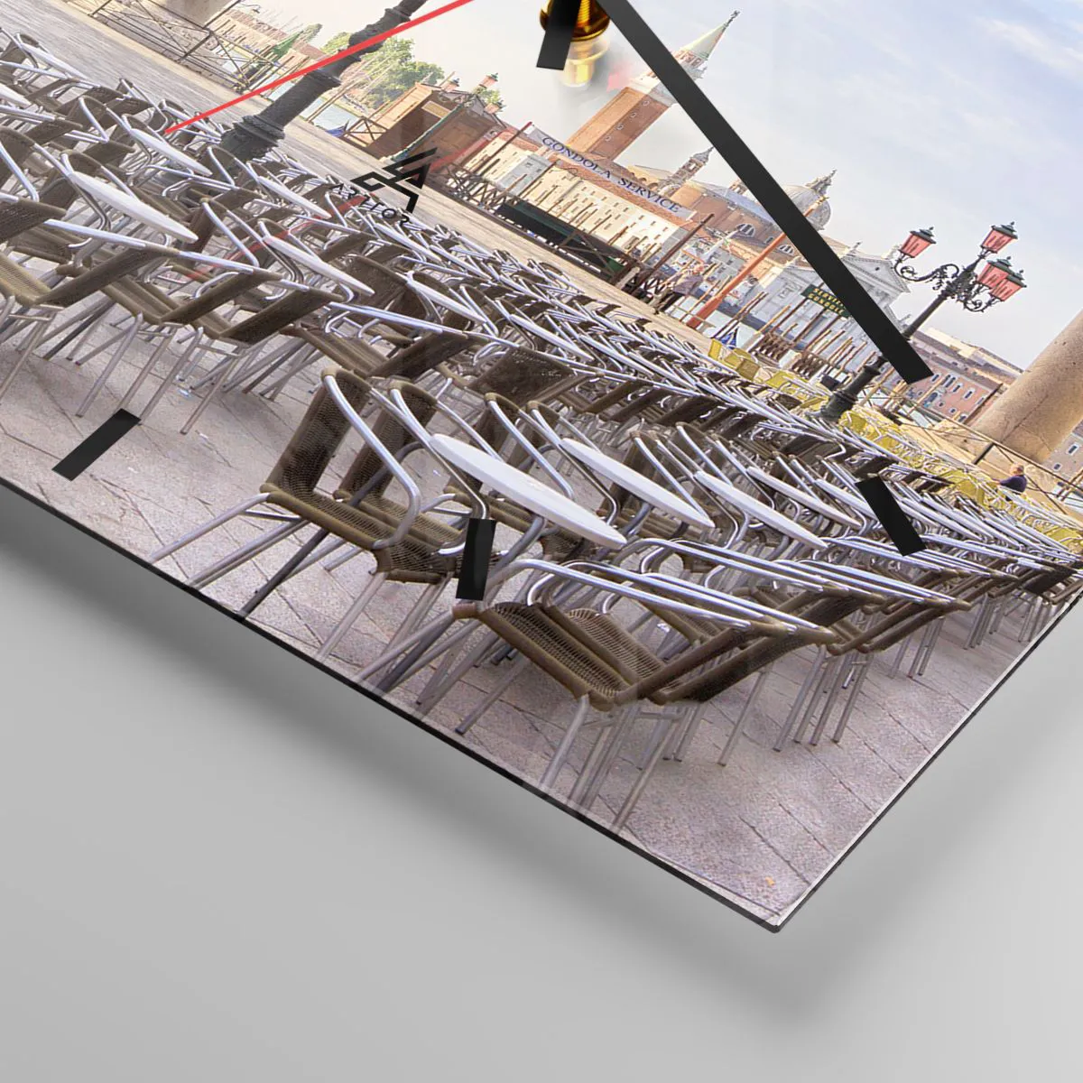 Reloj de pared - Reloj de vidrio - Venecia, vista de la plaza con columnas y mesas de café. - 30x30cm - Vamos, todo está listo - Decoración de pared moderna para salón y dormitorio ARTTOR