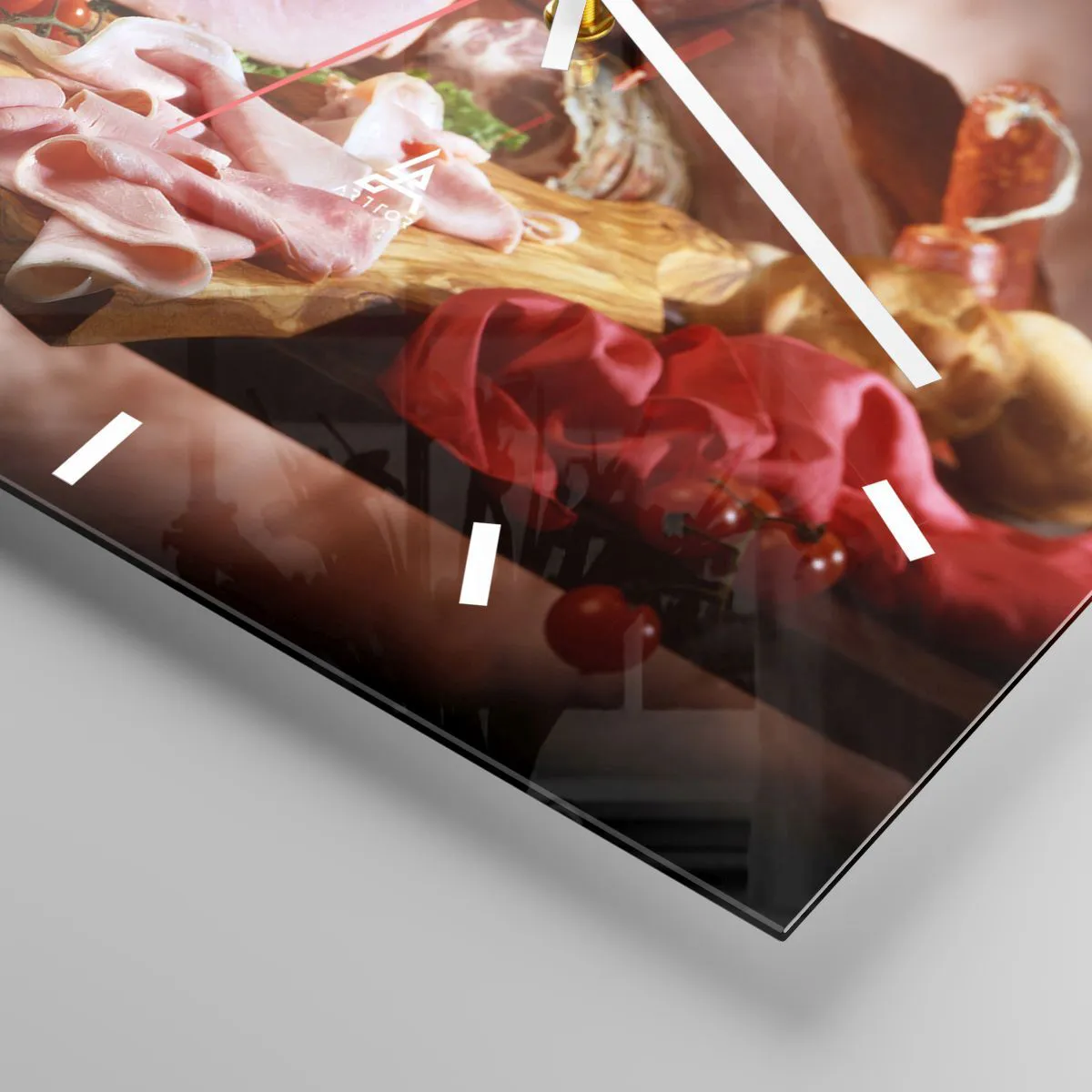 Zegar ścienny - Wędliny z winem na rustykalnym tle - 30x30cm - Kulinarne marzenie z karafką - Nowoczesna dekoracja ścienna do salonu i sypialni ARTTOR