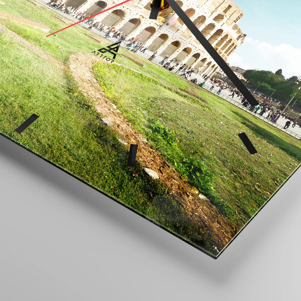 Zegar ścienny - Koloseum w Rzymie w otoczeniu zieleni i błękitnego nieba - 30x30cm - Jeszcze słychać szczęk broni - Nowoczesna dekoracja ścienna do salonu i sypialni ARTTOR