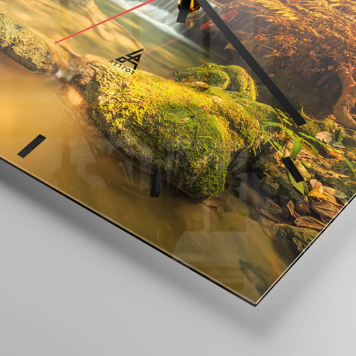 Wanduhr - Glasuhr - Ein goldener Wasserfall in einem herbstlichen Wald, umgeben von Grün - 30x30cm - Waldkaskade in Gold - Moderne Wanddekoration für Wohnzimmer und Schlafzimmer ARTTOR