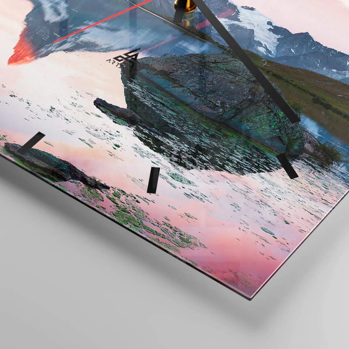 Zegar ścienny - Górski szczyt odbijający się w jeziorze o zachodzie słońca - 30x30cm - Serce gór jest gorące - Nowoczesna dekoracja ścienna do salonu i sypialni ARTTOR