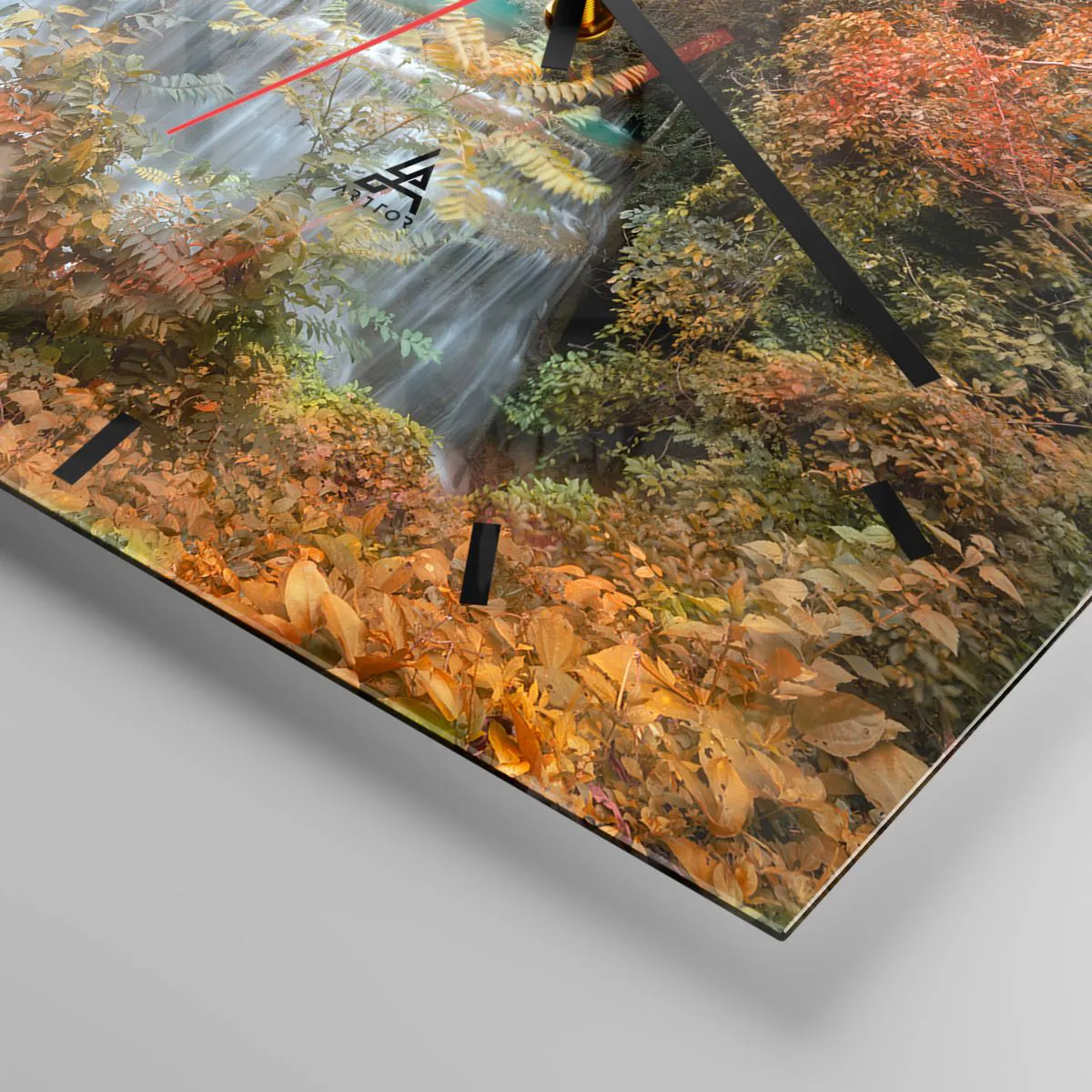 Reloj de pared - Reloj de vidrio - Cascada de otoño rodeada de árboles coloridos a la luz del sol. - 30x30cm - El tesoro escondido del bosque - Decoración de pared moderna para salón y dormitorio ARTTOR
