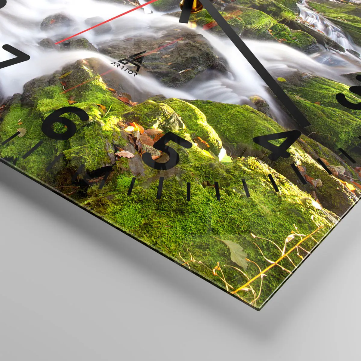 Väggklocka - Klocka på glas - Kvickt genom höstskogen - 30x30 cm