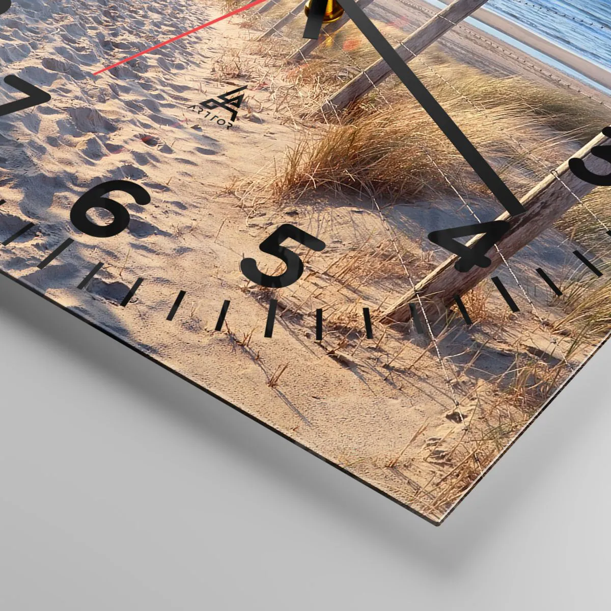 Vægur, Uret - Havet brummer, fuglene synger, en vild strand midt i græsset.... - 40x40 cm