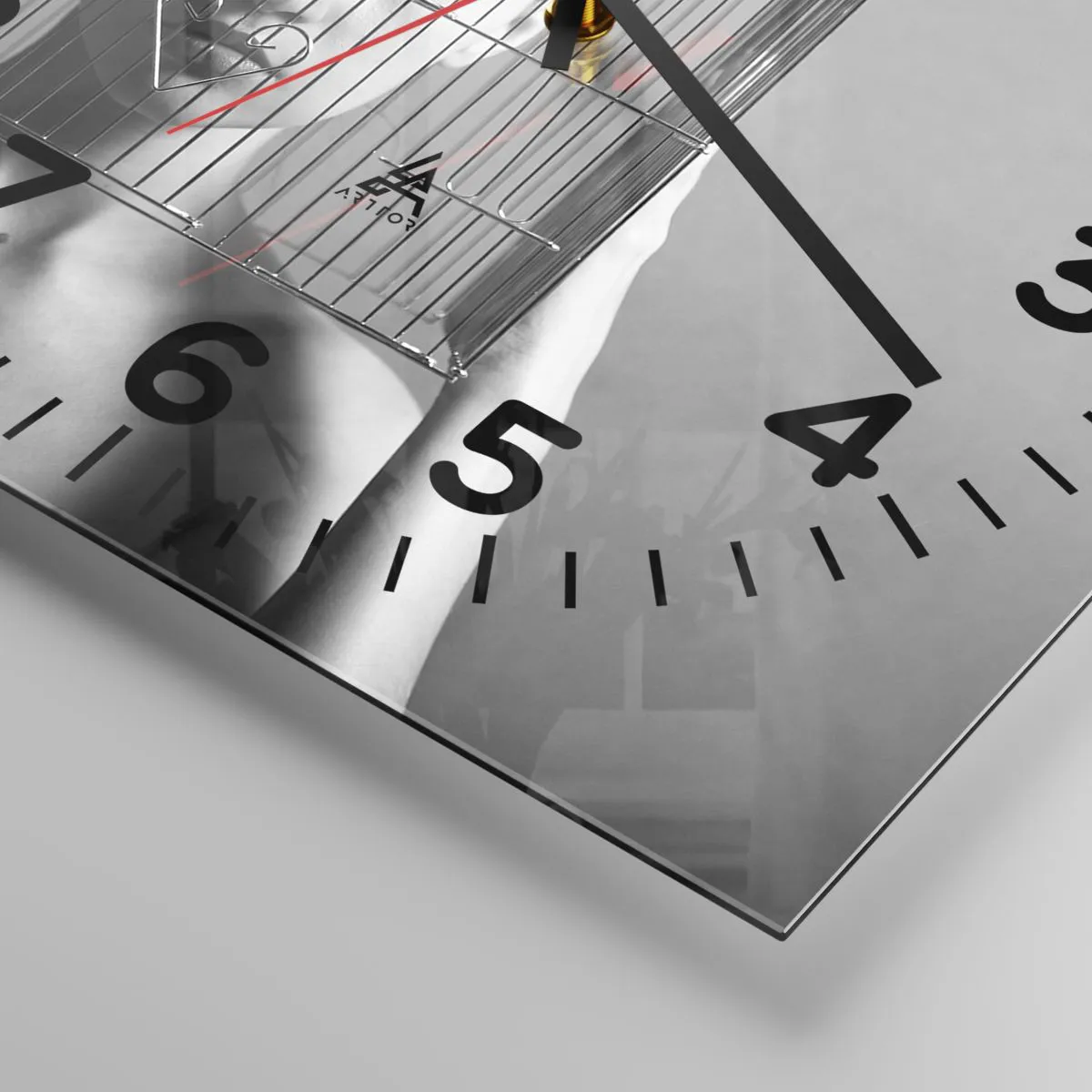 Wanduhr - Glasuhr - Ein leicht surreales Portrait - 30x30 cm