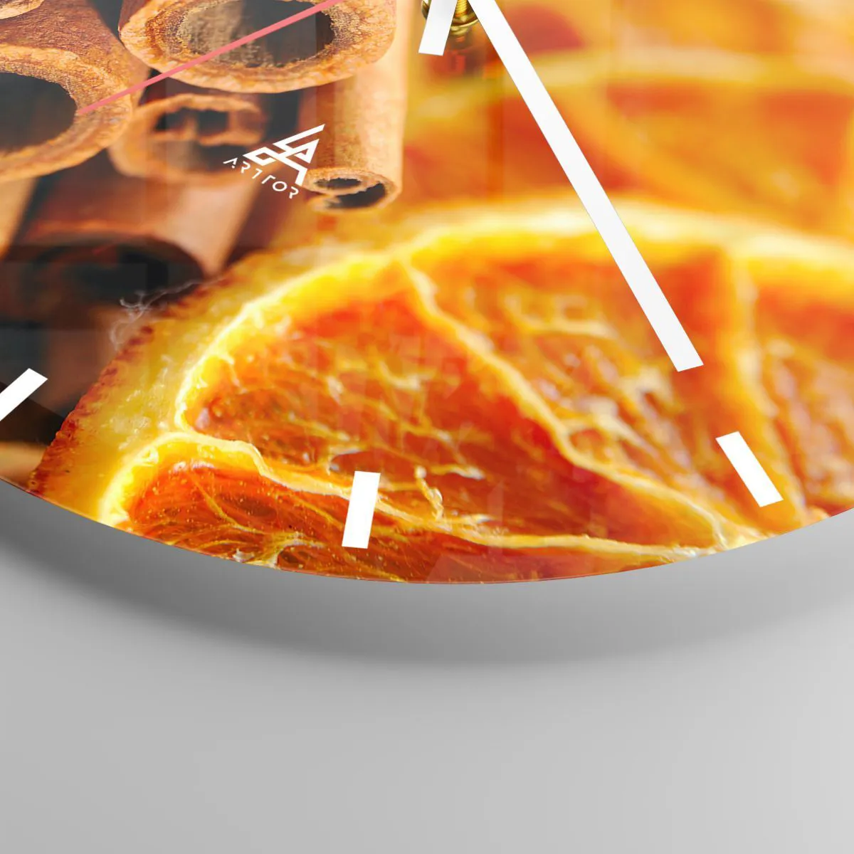 Nástěnné hodiny - Skořicové tyčinky a sušené pomeranče v teplých tónech - 30x30cm - Cítíte jejich aroma? - Moderní nástěnná dekorace do obývacího pokoje, kuchyně a ložnice ARTTOR