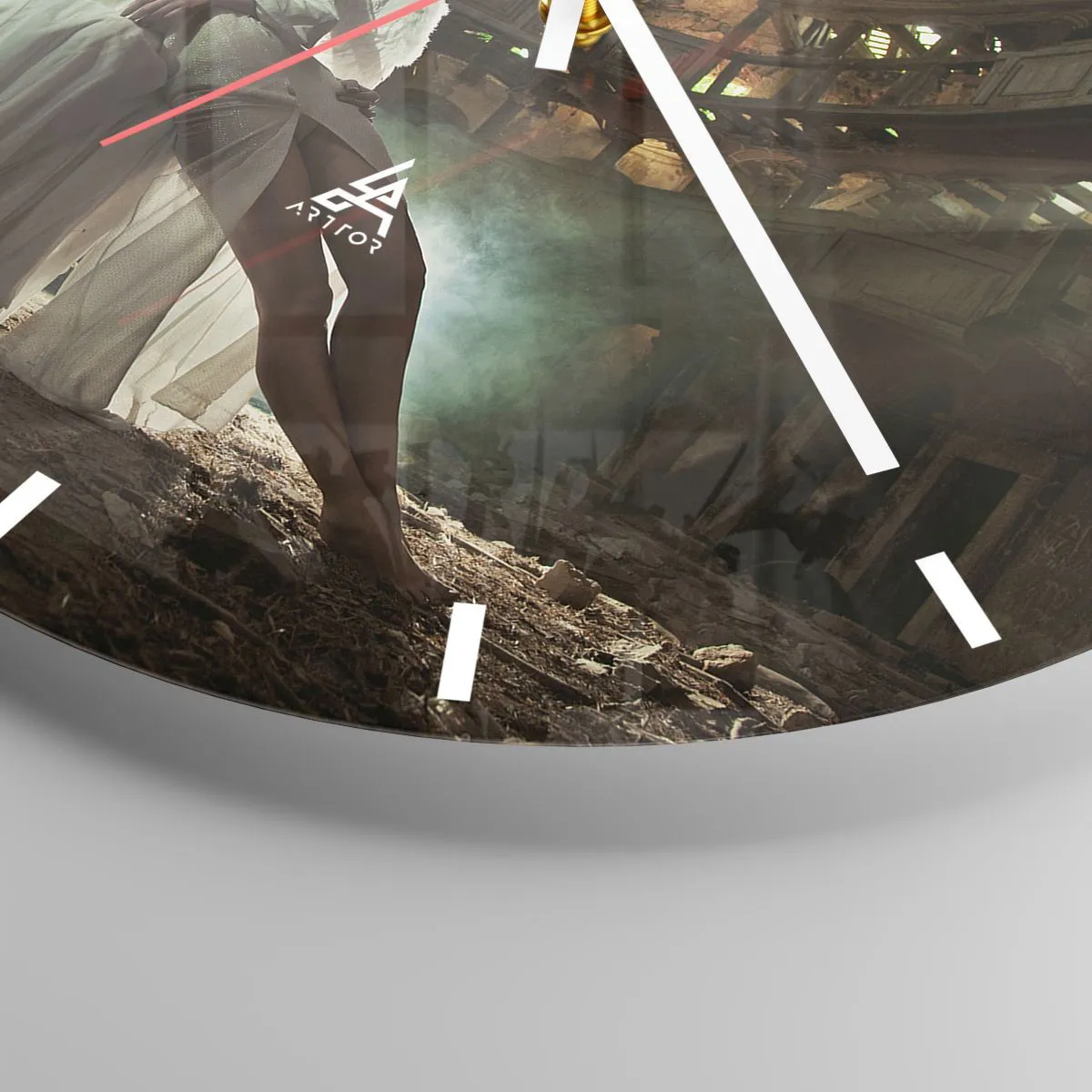 Relógio de parede - Relógio em vidro - A figura de um anjo apoiando uma mulher nas ruínas de um edifício - 30x30cm - O espírito do teatro antigo - Decoração de parede moderna para a sala de estar, cozinha e quarto ARTTOR