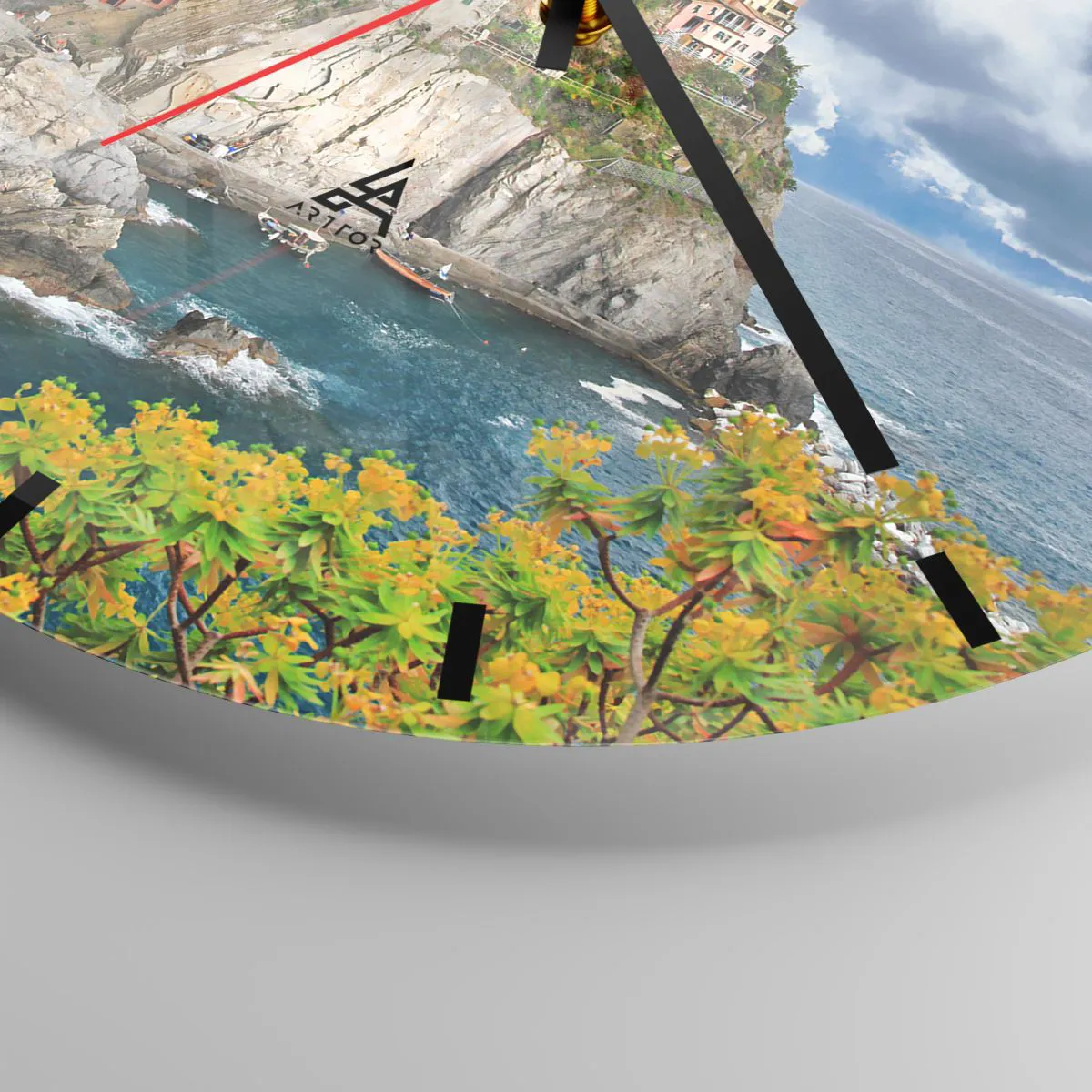 Wanduhr - Glasuhr - Eine farbenfrohe Stadt auf einer Klippe am Meer - 30x30cm - Eine Gruppe umarmt die Felsen - Moderne Wanddekoration für Wohnzimmer, Küche und Schlafzimmer ARTTOR