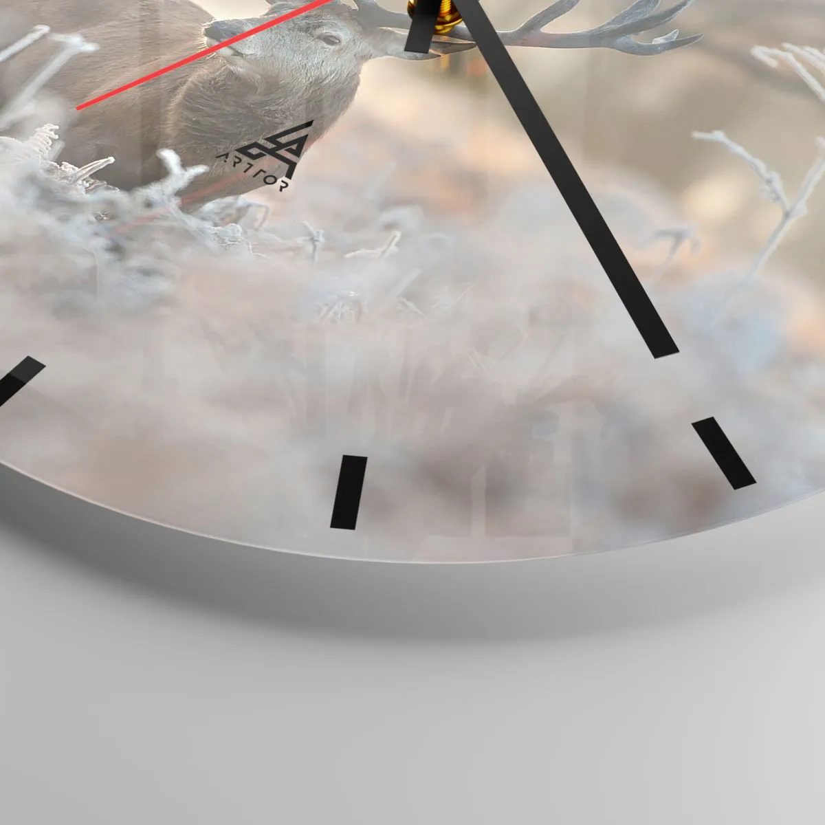 Nástenné hodiny - Jeleň v zimnej krajine so zamrznutou lúkou v pozadí - 30x30cm - Svieže ráno - Moderná nástenná dekorácia do obývacej izby, kuchyne a spálne ARTTOR