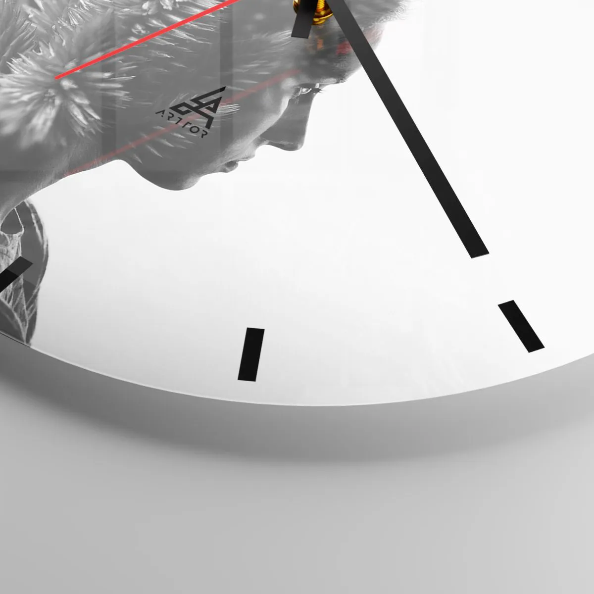 Ceas de perete - Ceas pe sticlă - Profil de femeie cu un motiv vegetal în fundal - 30x30cm - Doamna din pădurea de pini - Decorațiune modernă pentru perete pentru living, bucătărie și dormitor ARTTOR