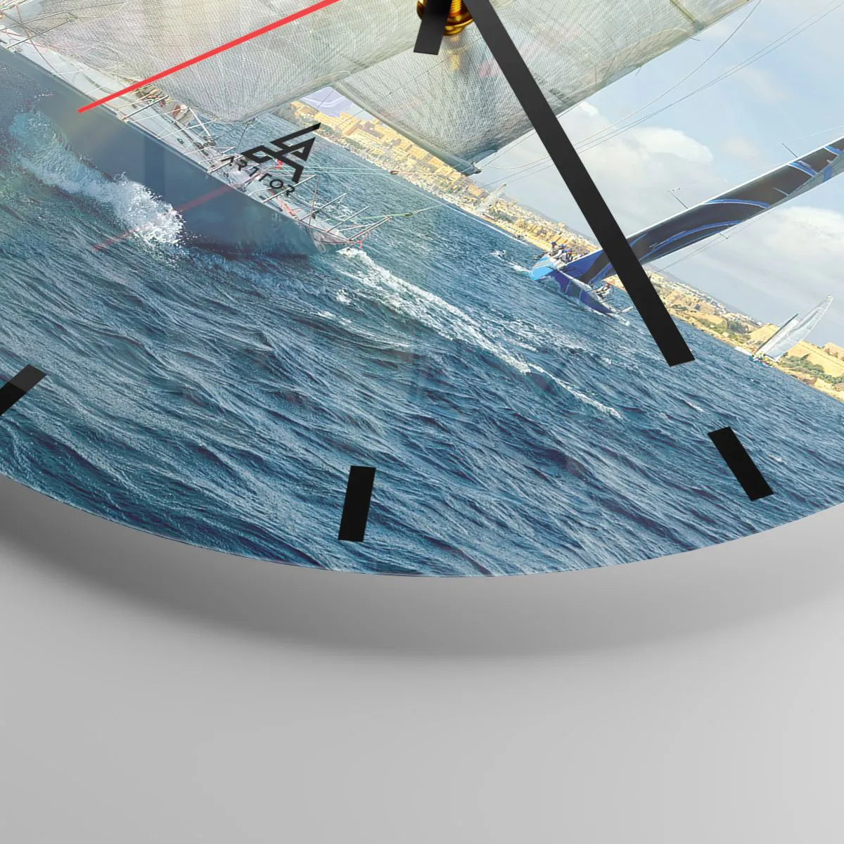 Relógio de parede - Relógio em vidro - Veleiros com o cenário de uma cidade litorânea ao sol - 30x30cm - É hora de deixar a cidade - Decoração de parede moderna para a sala de estar, cozinha e quarto ARTTOR