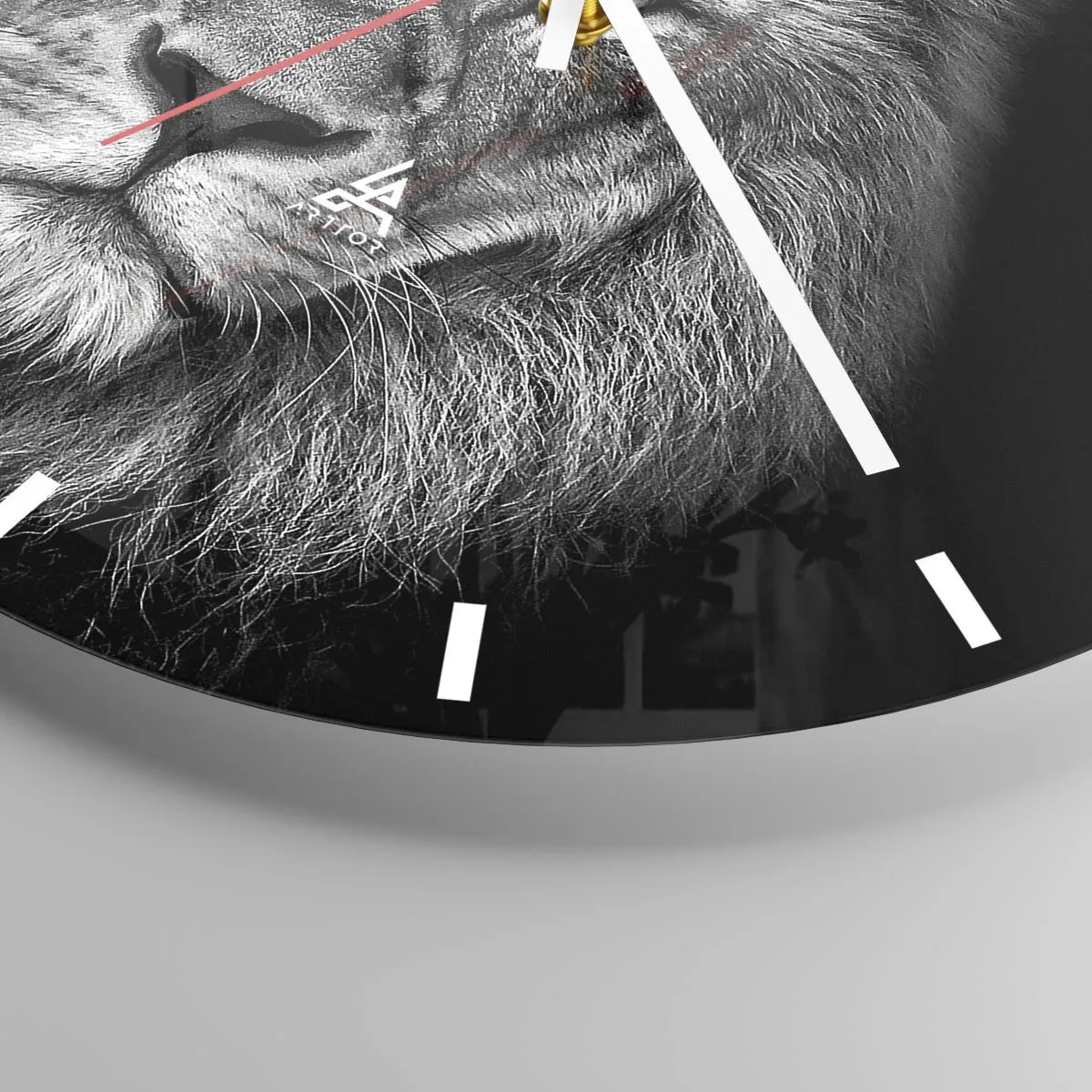 Relógio de parede - Relógio em vidro - Retrato em preto e branco de um leão majestoso - 30x30cm - Em trajes de coroação - Decoração de parede moderna para a sala de estar, cozinha e quarto ARTTOR