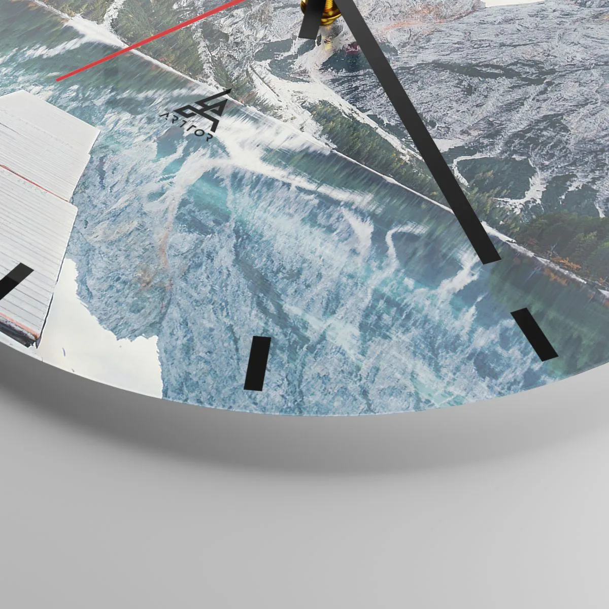 Ceas de perete - Ceas pe sticlă - Un debarcader din lemn și bărci pe fundalul unui lac de munte - 30x30cm - Îți vom arăta frumusețea - Decorațiune modernă pentru perete pentru living, bucătărie și dormitor ARTTOR