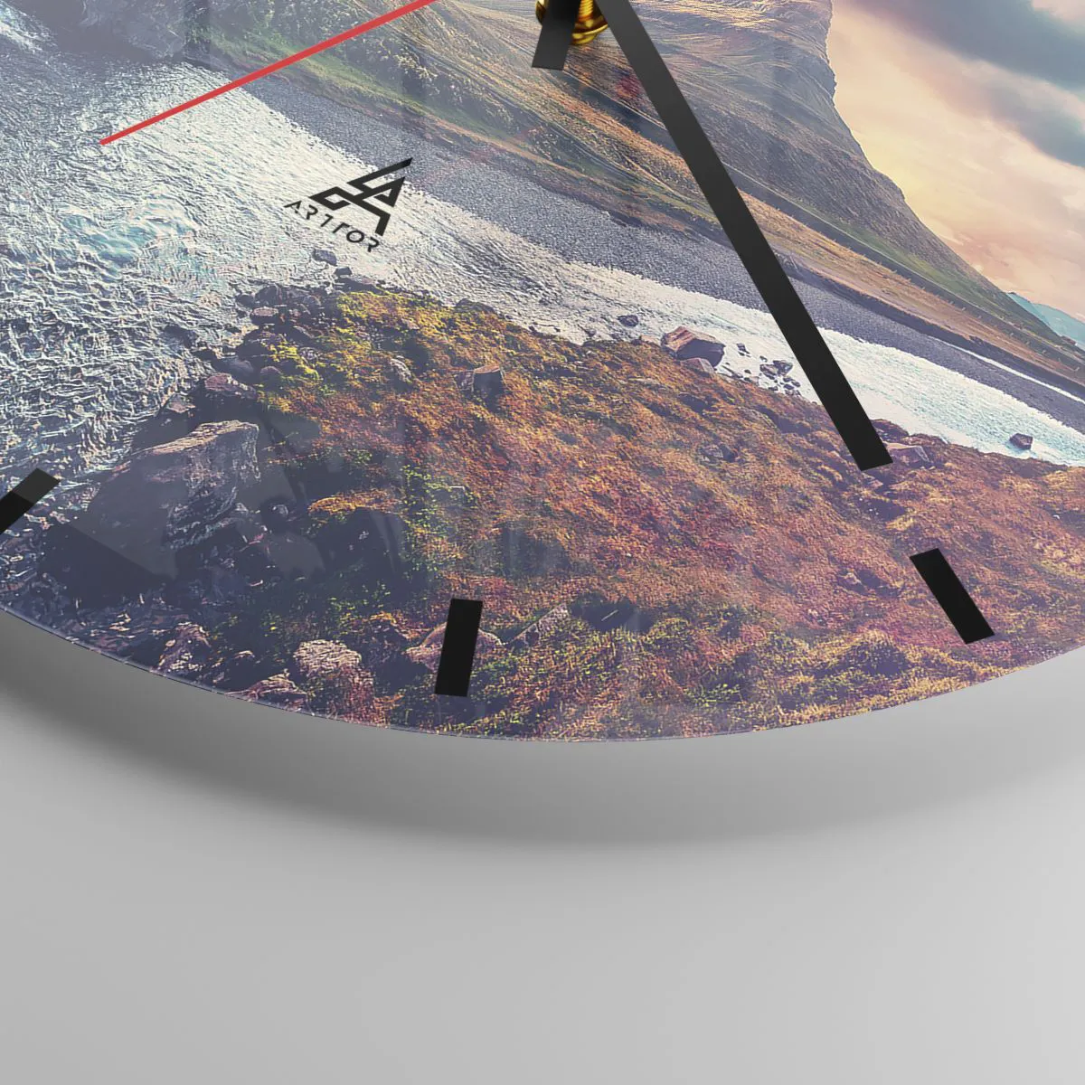 Nástenné hodiny - Horská krajina s vodopádom pri západe slnka - 30x30cm - V majestáte prírody - Moderná nástenná dekorácia do obývacej izby, kuchyne a spálne ARTTOR