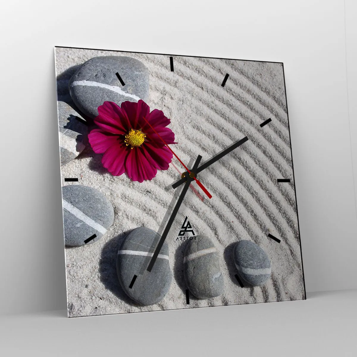 Horloge murale - Pendule murale - Des pierres et une fleur rose sur le sable dans un style zen - 30x30cm - Énergie et paix du cercle magique de la nature - Décoration murale moderne pour le salon et la chambre ARTTOR