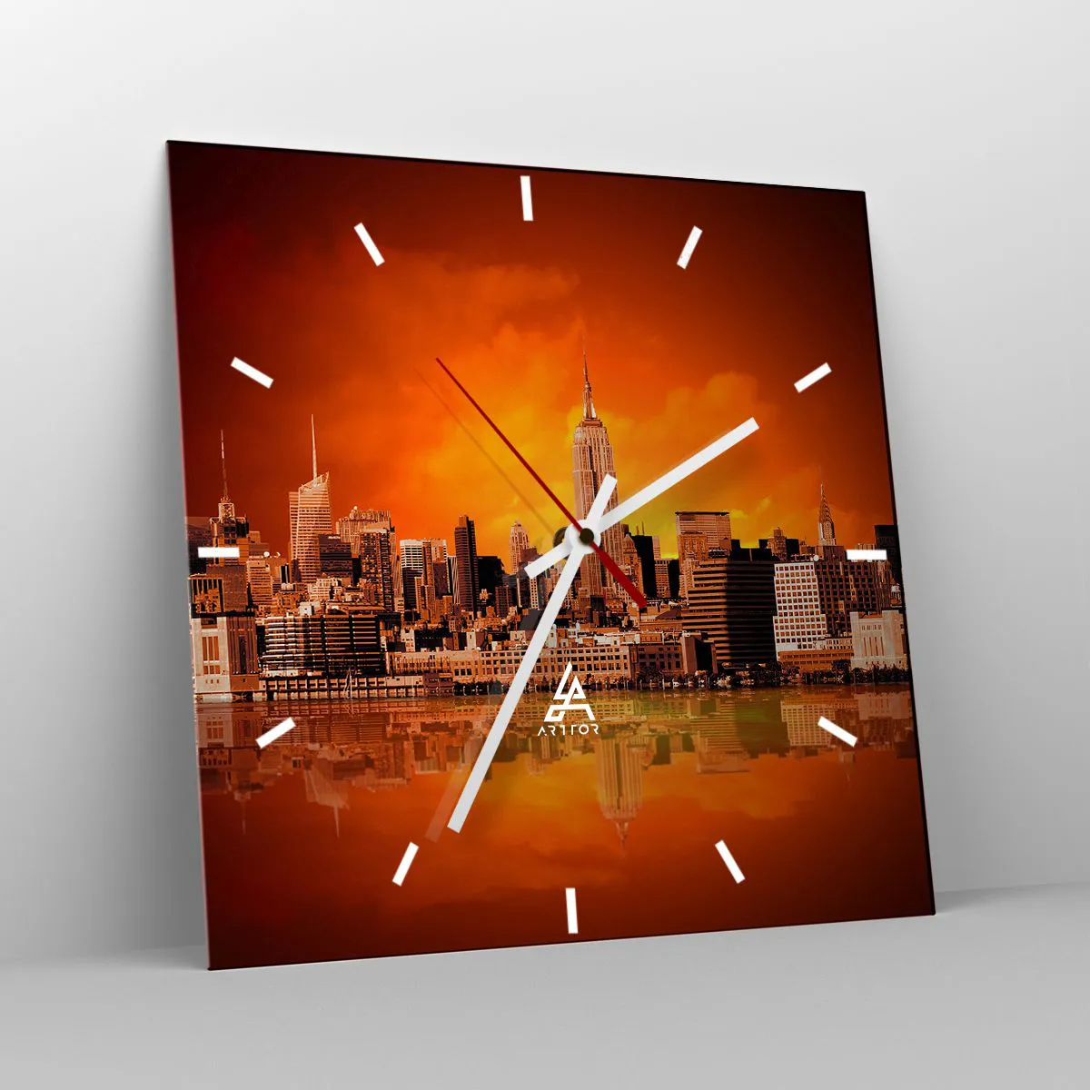 Wanduhr - Glasuhr - Panorama der Stadt bei Sonnenuntergang mit im Wasser reflektierten Gebäuden - 30x30cm - Das Großstadtpanorama in Gelb und Bronze - Moderne Wanddekoration für Wohnzimmer und Schlafzimmer ARTTOR