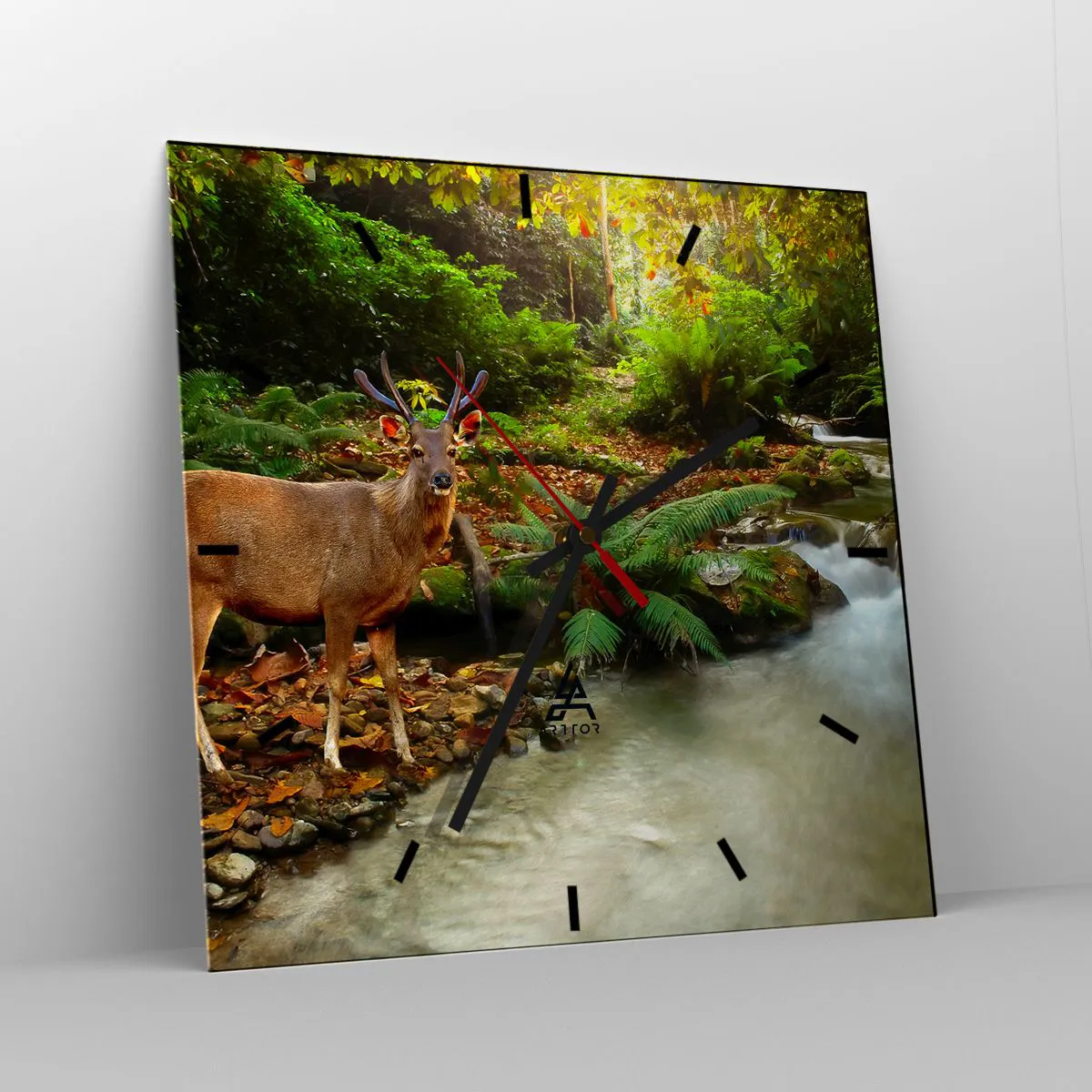 Wanduhr - Glasuhr - Ein Reh an einem Bach, umgeben von Grün im Wald - 30x30cm - Willkommen in meiner Welt - Moderne Wanddekoration für Wohnzimmer und Schlafzimmer ARTTOR