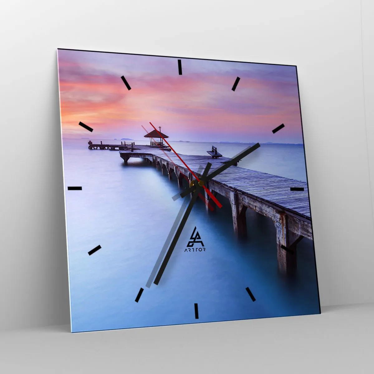 Reloj de pared - Reloj de vidrio - Muelle de madera que conduce al agua durante la puesta de sol. - 30x30cm - Un mar de calma hasta el horizonte - Decoración de pared moderna para salón y dormitorio ARTTOR