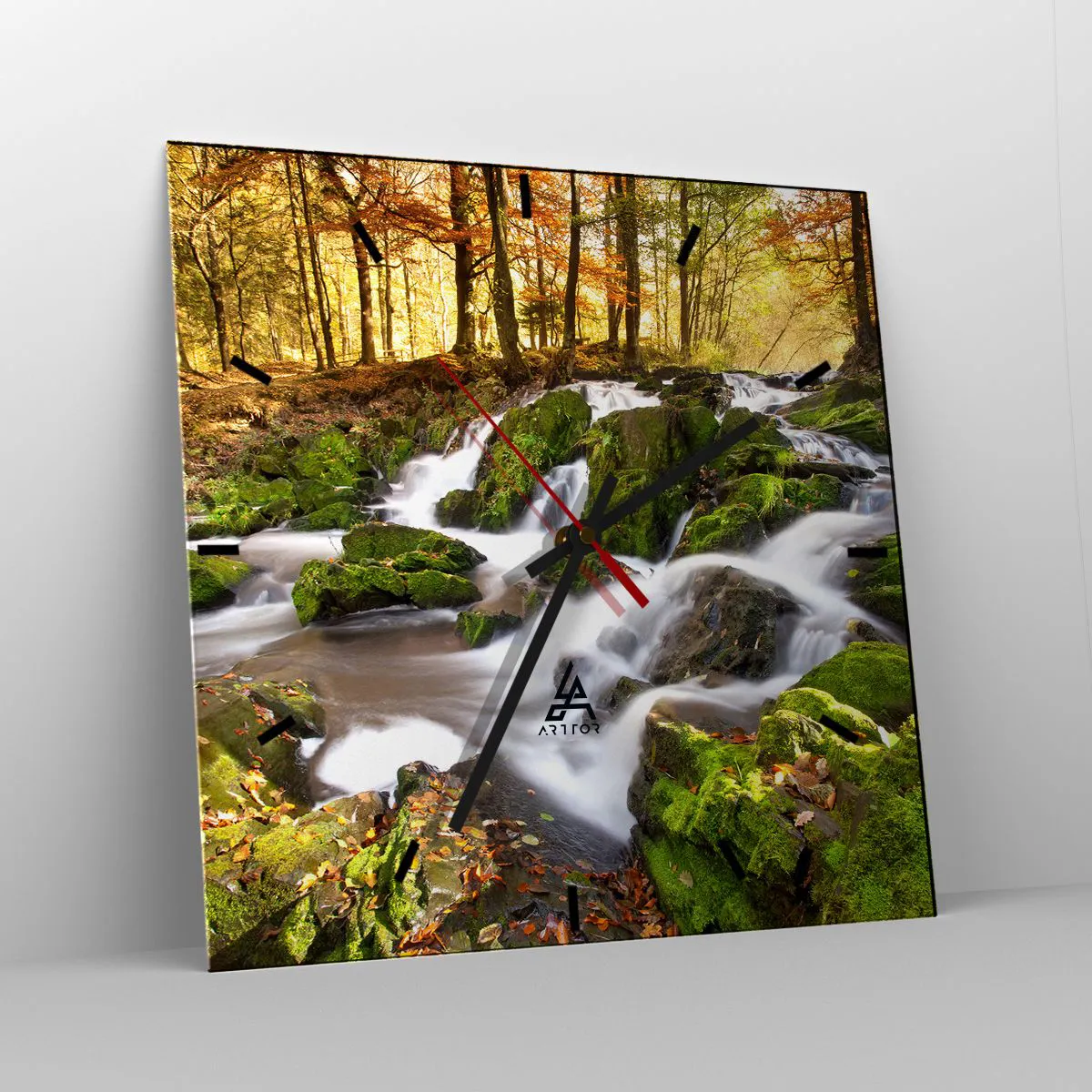 Väggklocka - Klocka på glas - Kvickt genom höstskogen - 30x30 cm