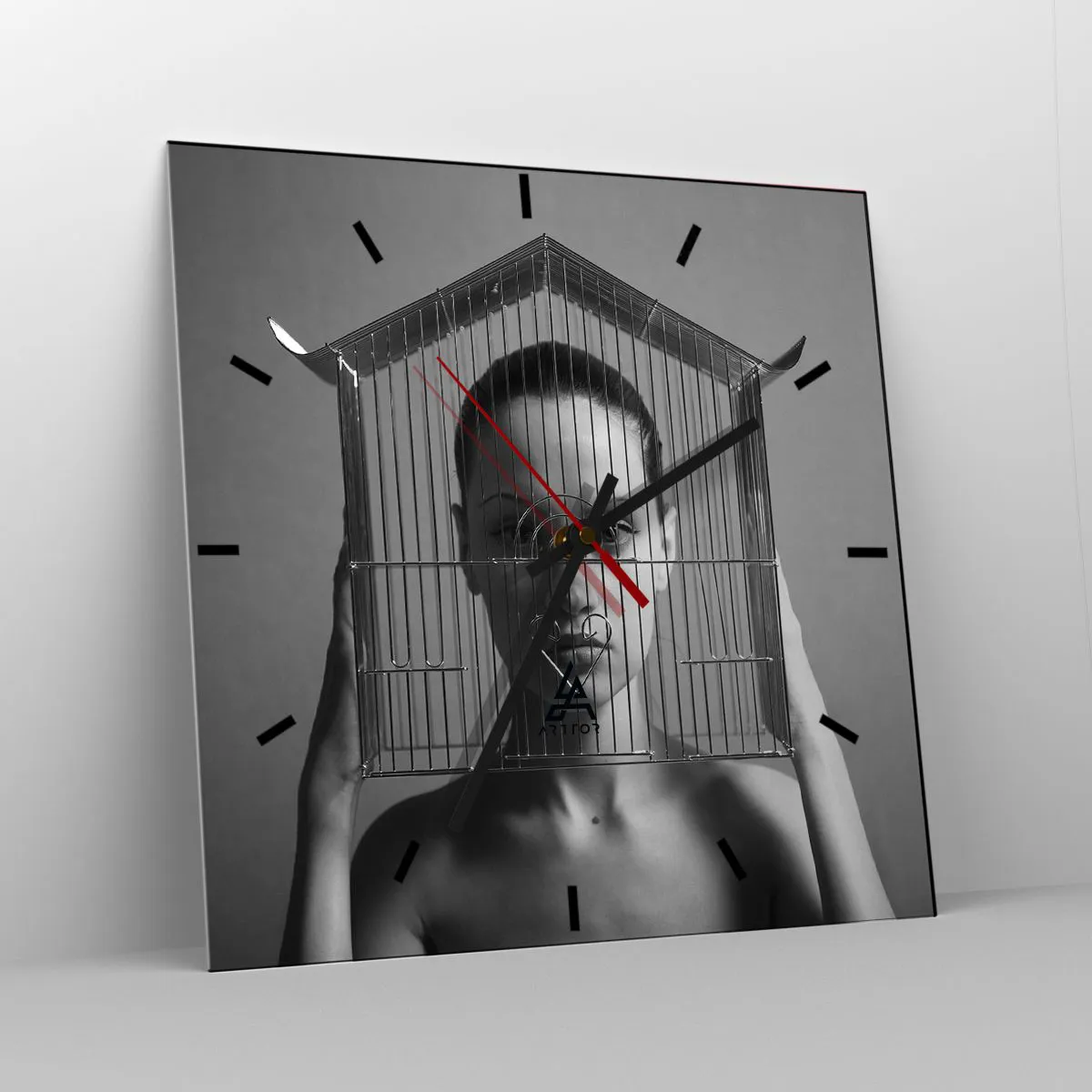 Ceas de perete - Ceas pe sticlă - Un portret oarecum suprarealist - 30x30 cm