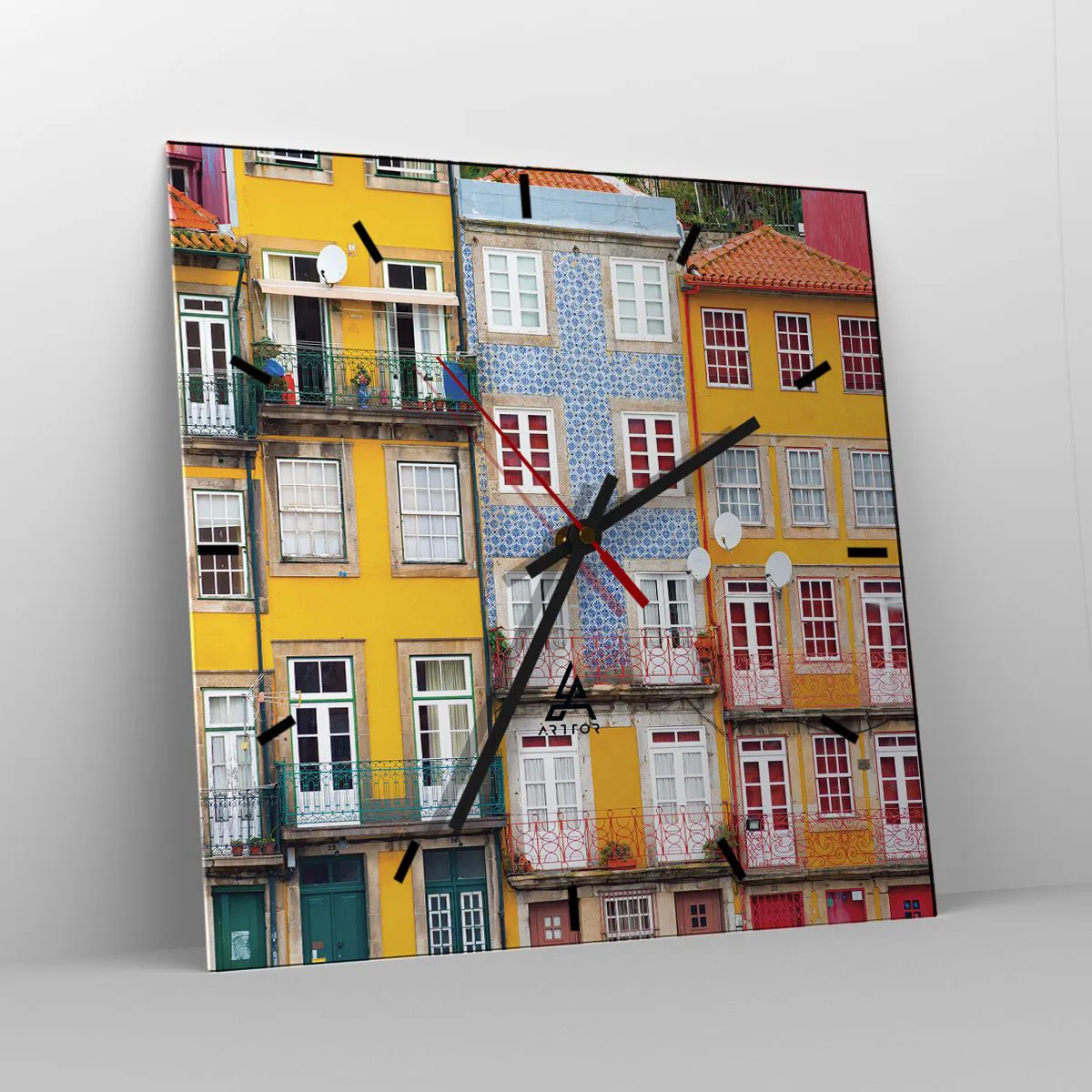 Wanduhr - Glasuhr - Bunte Fassaden von Mietshäusern im Stadtbild - 30x30cm - Farben der Altstadt - Moderne Wanddekoration für Wohnzimmer und Schlafzimmer ARTTOR