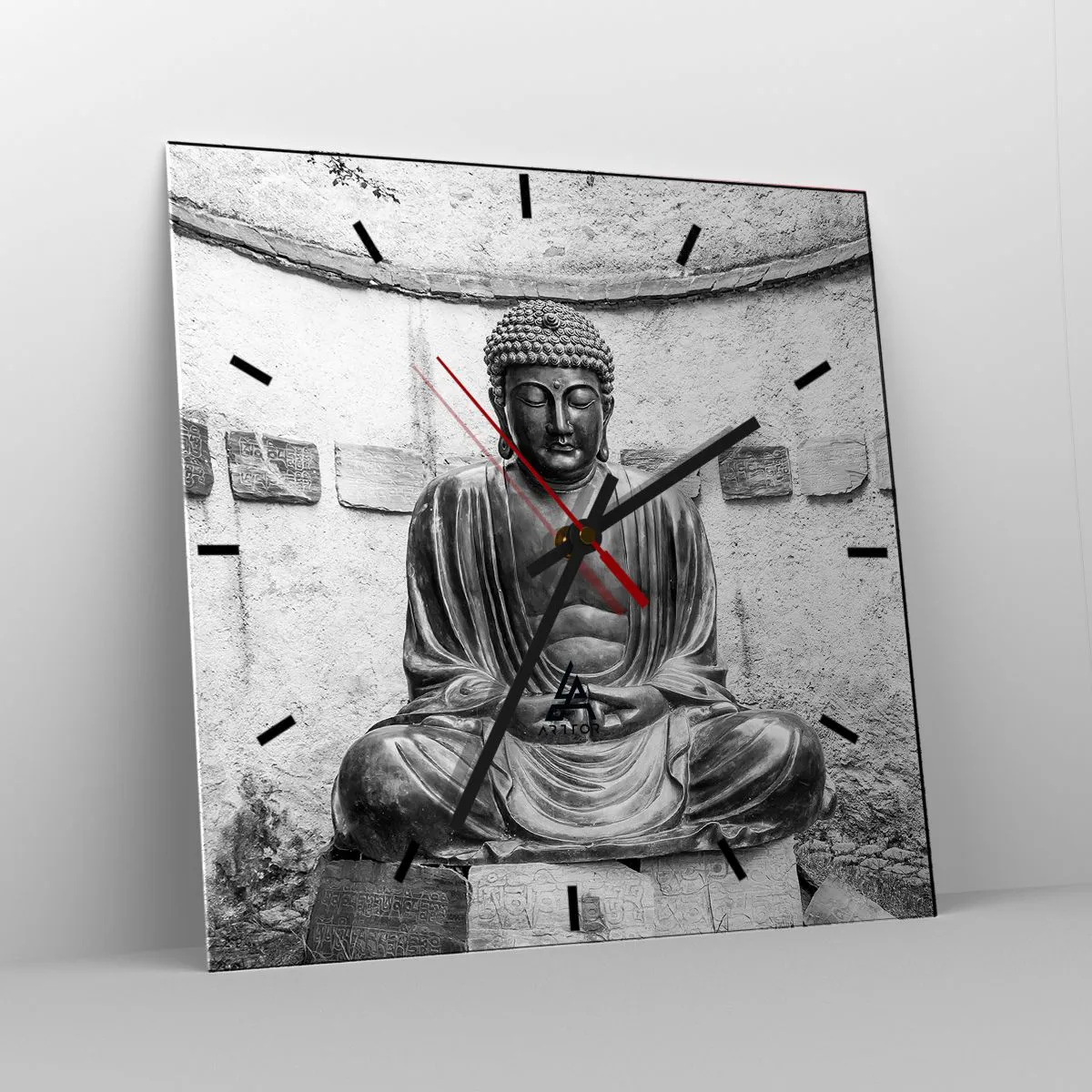 Wanduhr - Glasuhr - Schwarz-weiße Buddha-Statue in meditativer Pose - 30x30cm - An der Quelle des Friedens - Moderne Wanddekoration für Wohnzimmer und Schlafzimmer ARTTOR