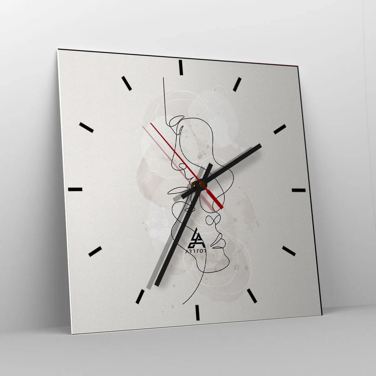 Reloj de pared - Reloj de vidrio - Esquema abstracto de dos caras sobre un fondo claro - 30x30cm - En un abrazo - Decoración de pared moderna para salón y dormitorio ARTTOR