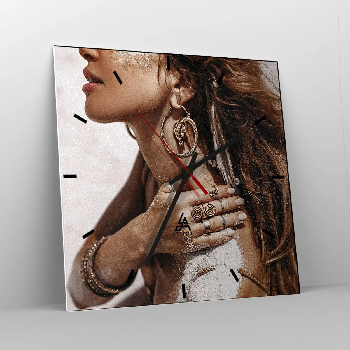 Wall clock - Clock on glass - Queen of a Wild Beach - 30x30 cm