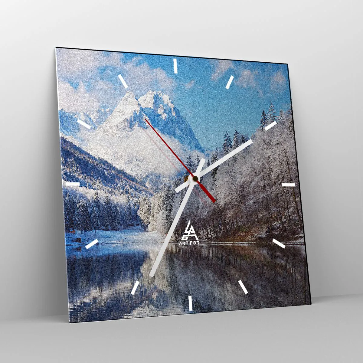 Reloj de pared - Reloj de vidrio - Paisaje invernal de montaña con árboles cubiertos de nieve y un lago. - 30x30cm - Guardia de nieve - Decoración de pared moderna para salón y dormitorio ARTTOR