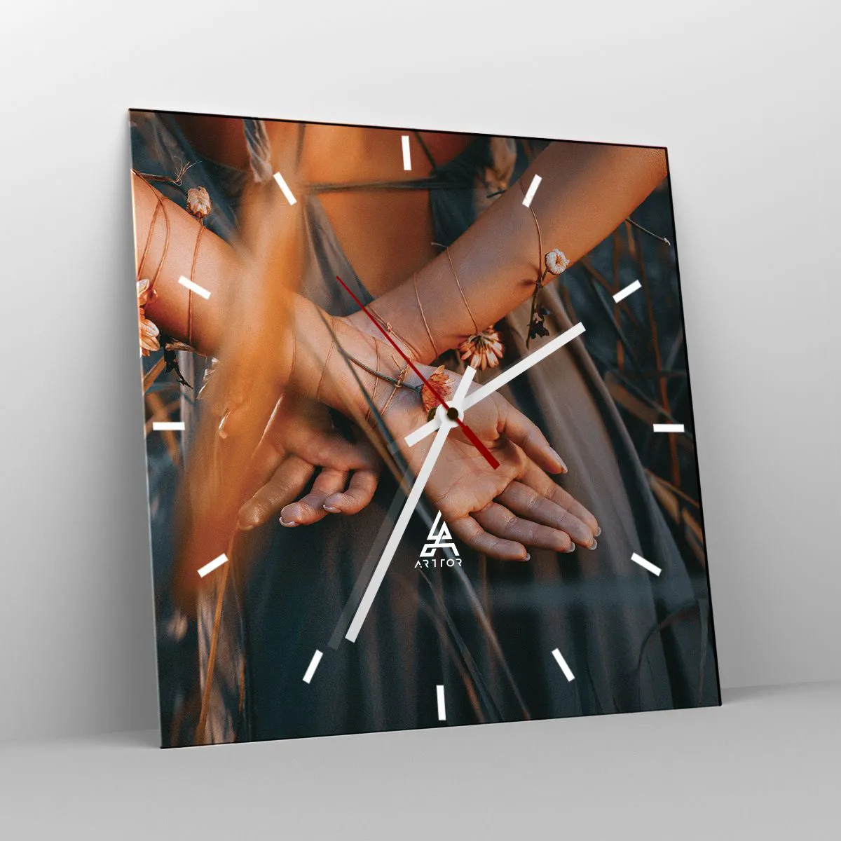 Nástenné hodiny - Prepojená s prírodou - 40x40 cm