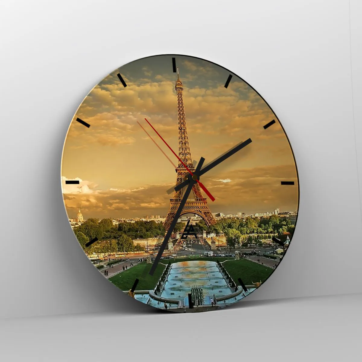 Wandklok - Klok - Uitzicht op de Eiffeltoren bij zonsondergang - 30x30cm - Koningin van Parijs - Moderne wanddecoratie voor woonkamer, keuken en slaapkamer ARTTOR