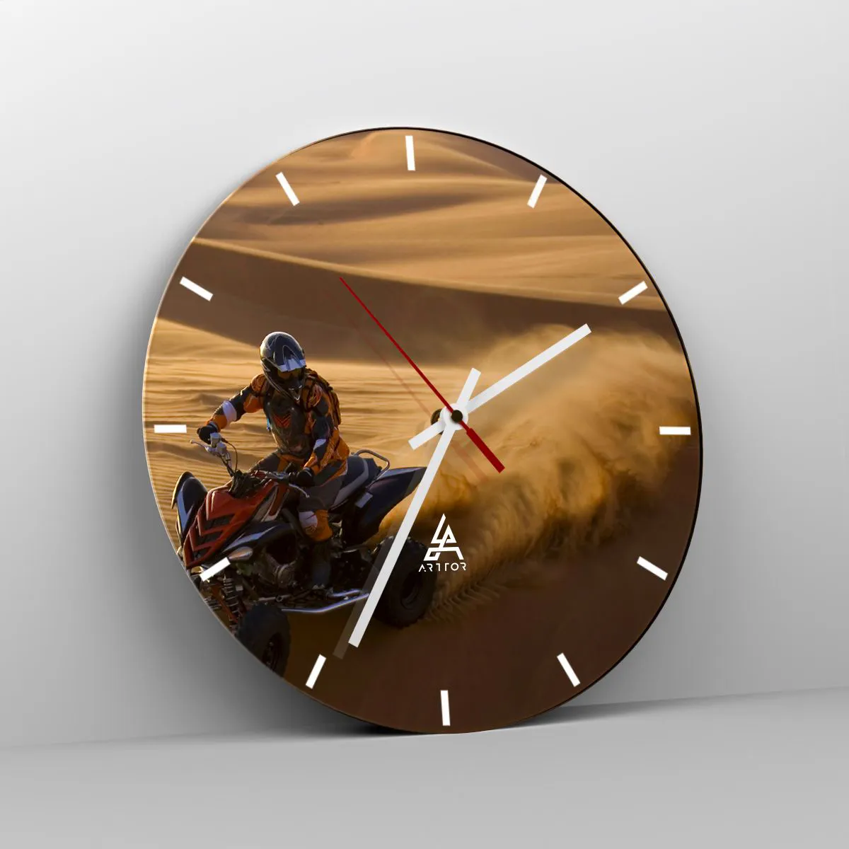 Wanduhr - Glasuhr - Quad in der Wüste im Einsatz - 30x30cm - Auf den Sandwellen - Moderne Wanddekoration für Wohnzimmer, Küche und Schlafzimmer ARTTOR