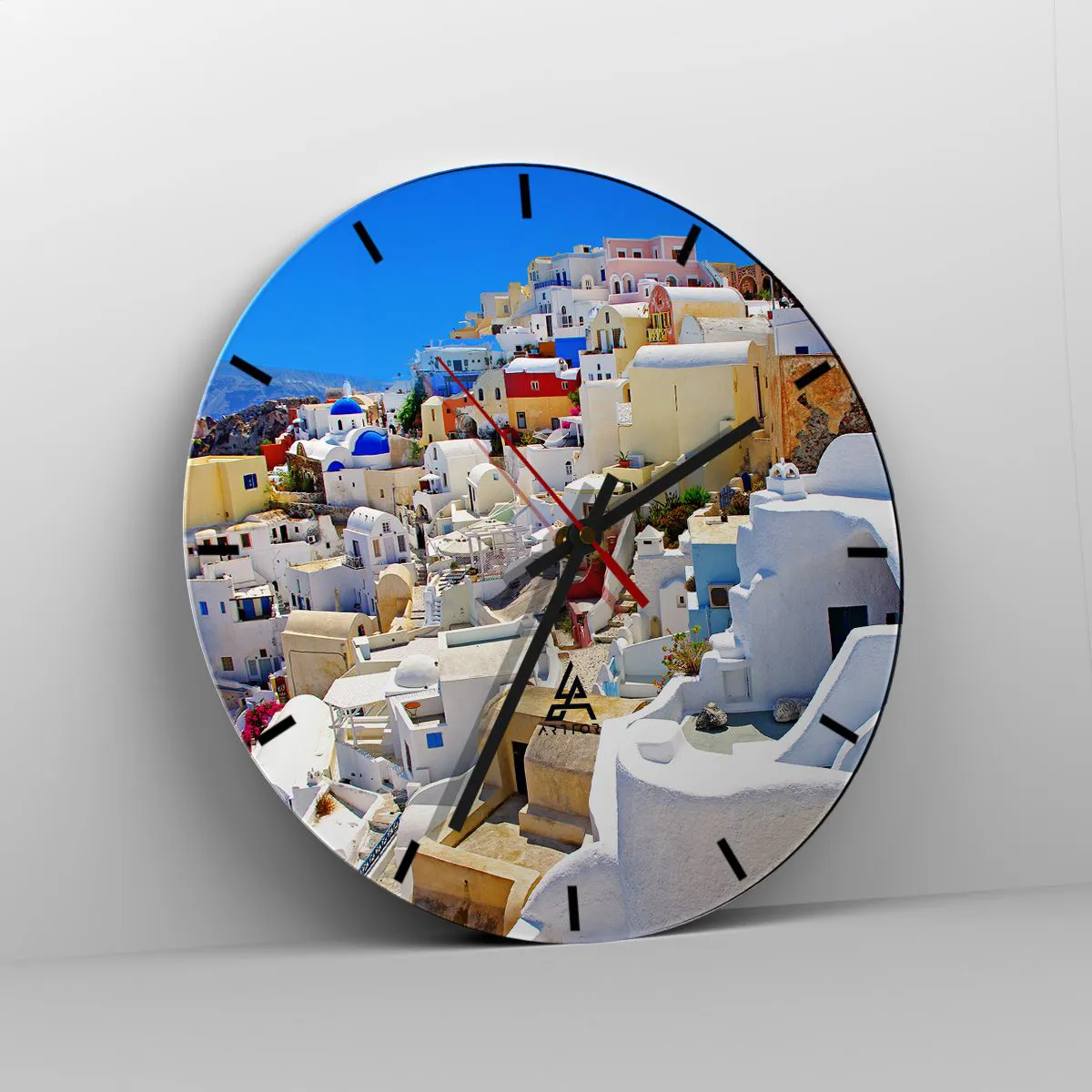 Ceas de perete - Ceas pe sticlă - Case albe cu cupole albastre pe fundalul cerului albastru - 30x30cm - Visând la o vară grecească - Decorațiune modernă pentru perete pentru living, bucătărie și dormitor ARTTOR