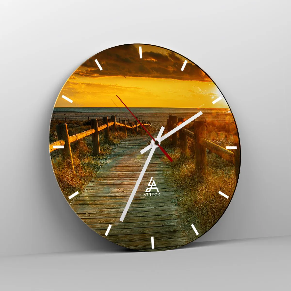 Väggklocka - Klocka på glas - Solnedgång över trästigen - 30x30cm - Doppade i gammalt guld - Modern väggdekoration för vardagsrum, kök och sovrum ARTTOR