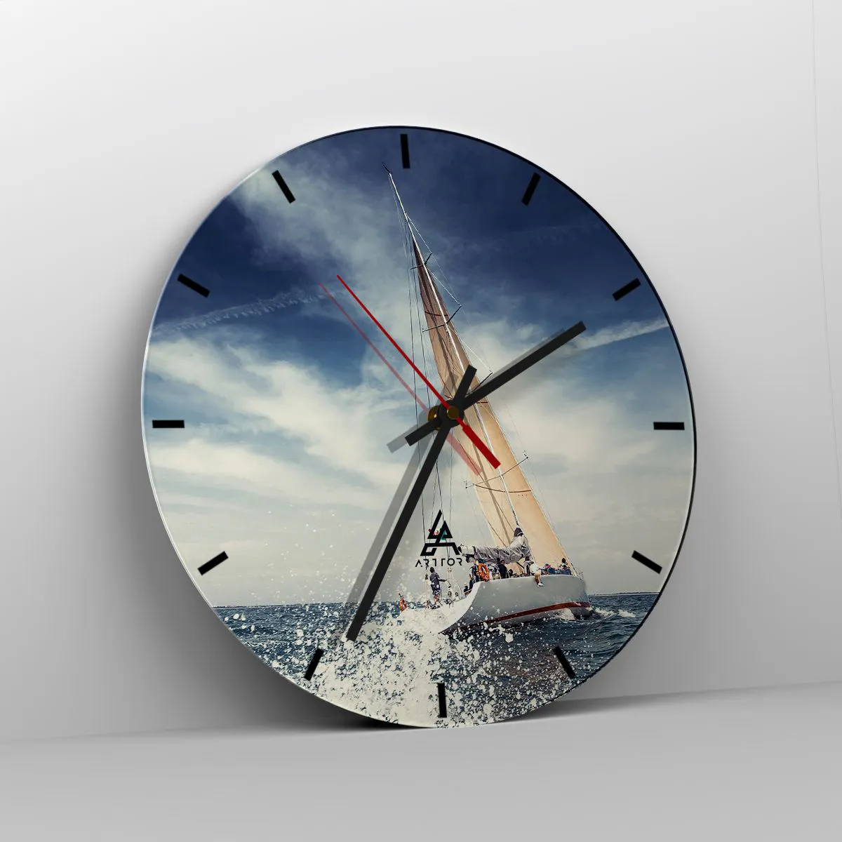 Ceas de perete - Ceas pe sticlă - Un iaht pe o mare furtunoasă sub un cer albastru - 30x30cm - Nu ne vor prinde din urmă! - Decorațiune modernă pentru perete pentru living, bucătărie și dormitor ARTTOR