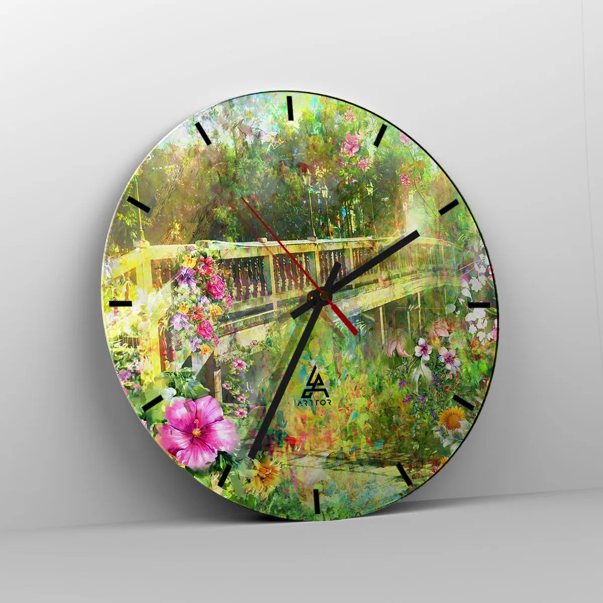 Relógio de parede - Relógio em vidro - Uma ponte cercada por flores no jardim de verão - 30x30cm - A ponte dos suspiros da primavera - Decoração de parede moderna para a sala de estar, cozinha e quarto ARTTOR