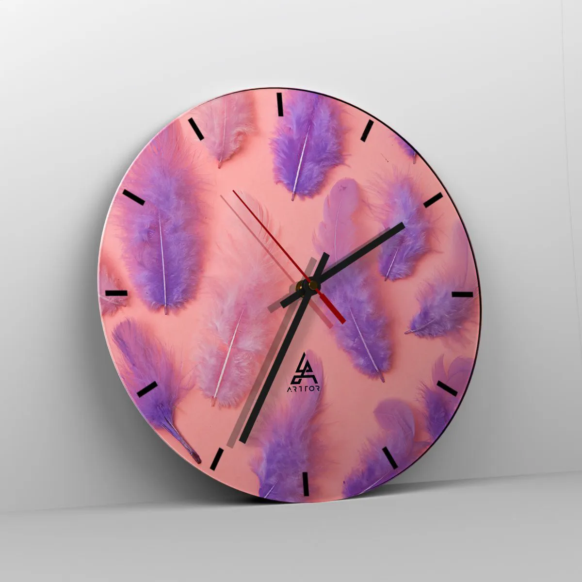 Relógio de parede - Relógio em vidro - Penas roxas em um fundo rosa - 30x30cm - Ave lilás do desejo - Decoração de parede moderna para a sala de estar, cozinha e quarto ARTTOR